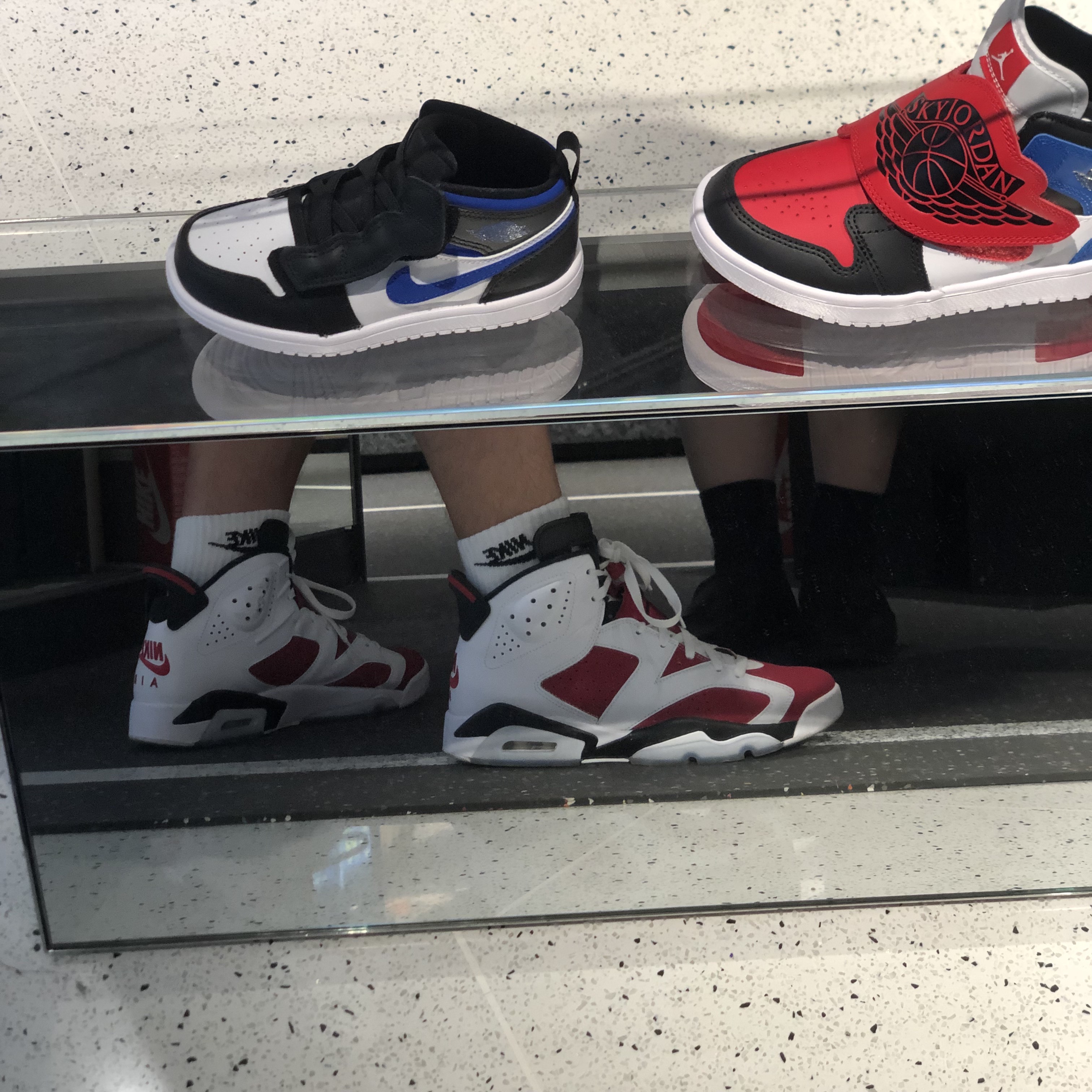 Jordan 6 Retro Carmine 2021 착용 스타일 - 1