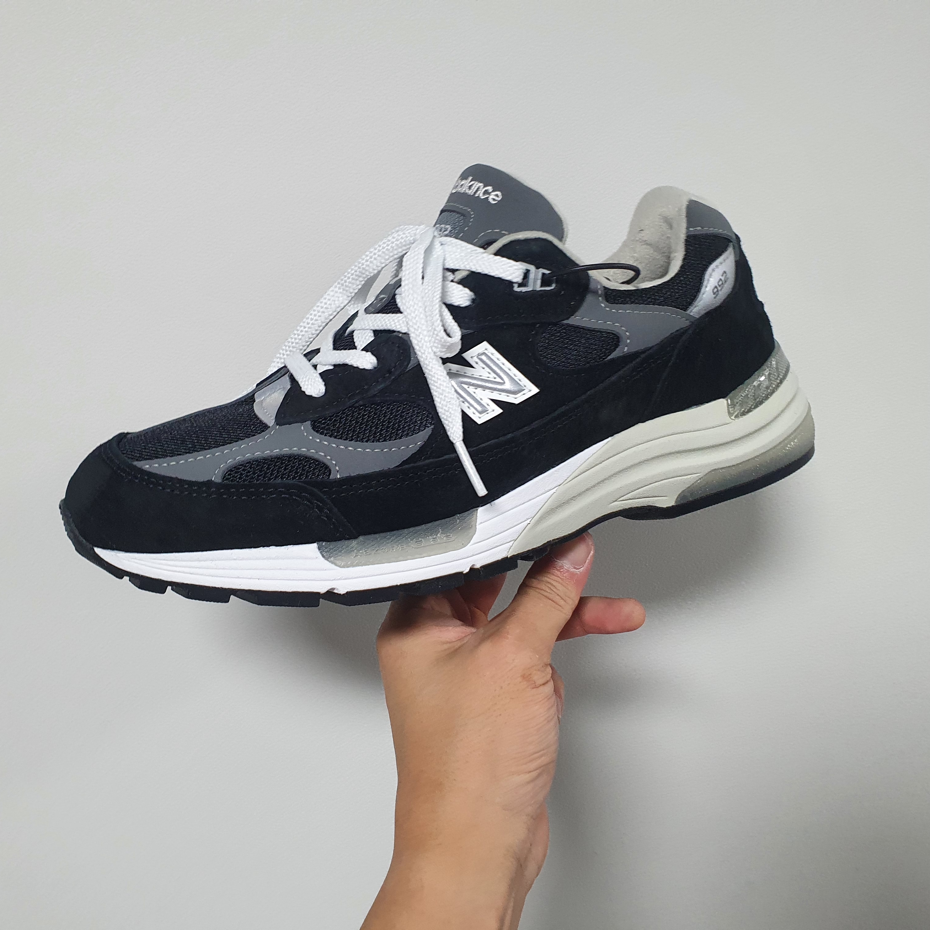 New Balance 992 Made in USA Black Grey 착용 스타일