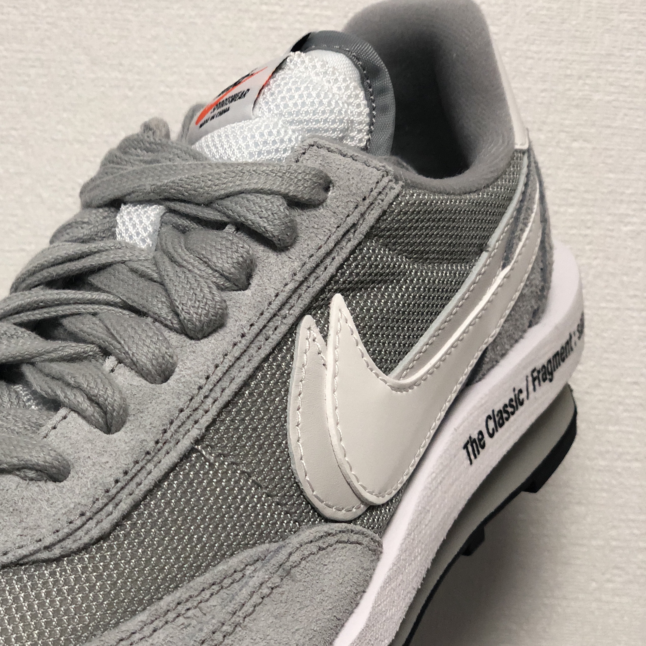 Nike x Sacai x Fragment LDWaffle Light Smoke Grey 착용 스타일 - 2