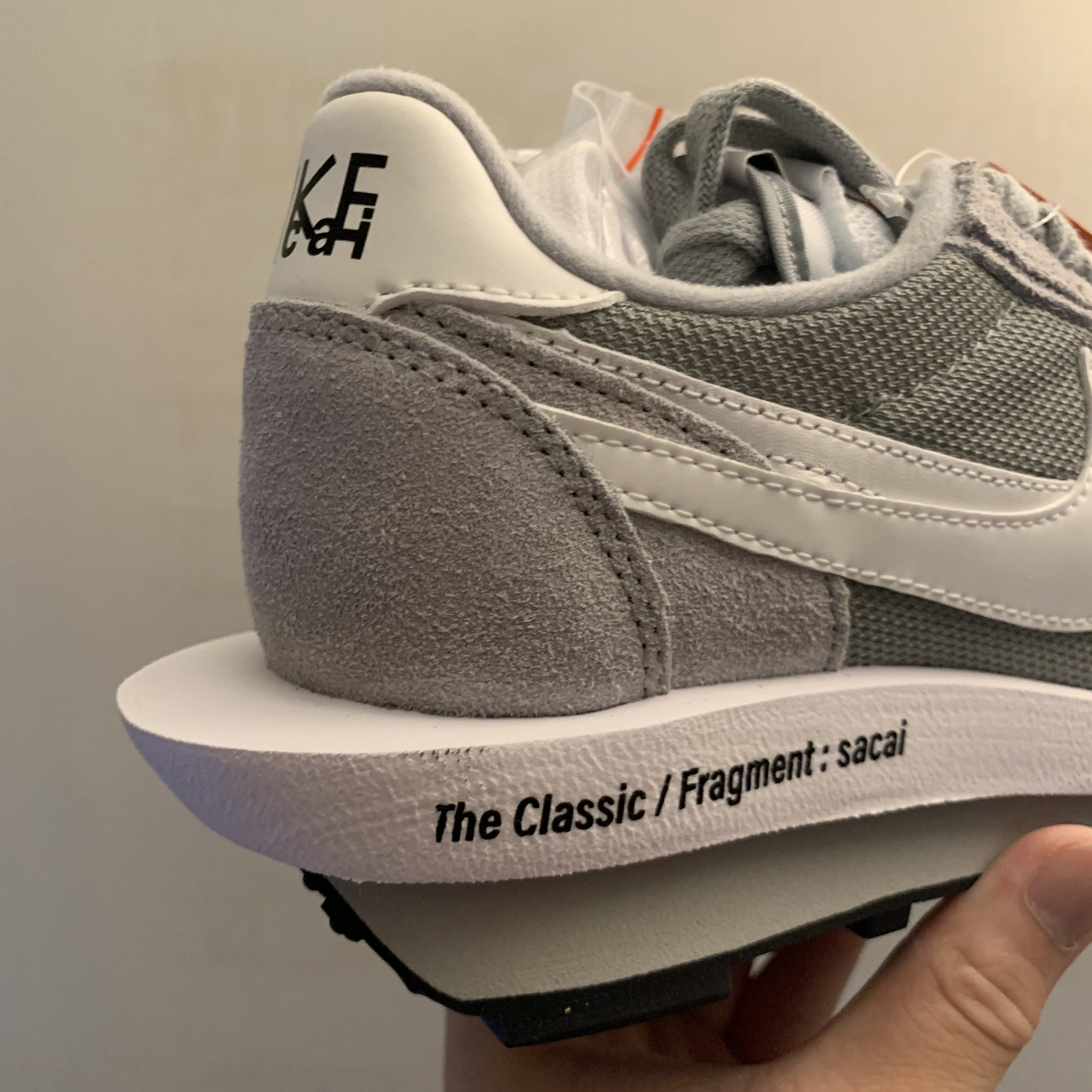 Nike x Sacai x Fragment LDWaffle Light Smoke Grey 착용 스타일 - 3
