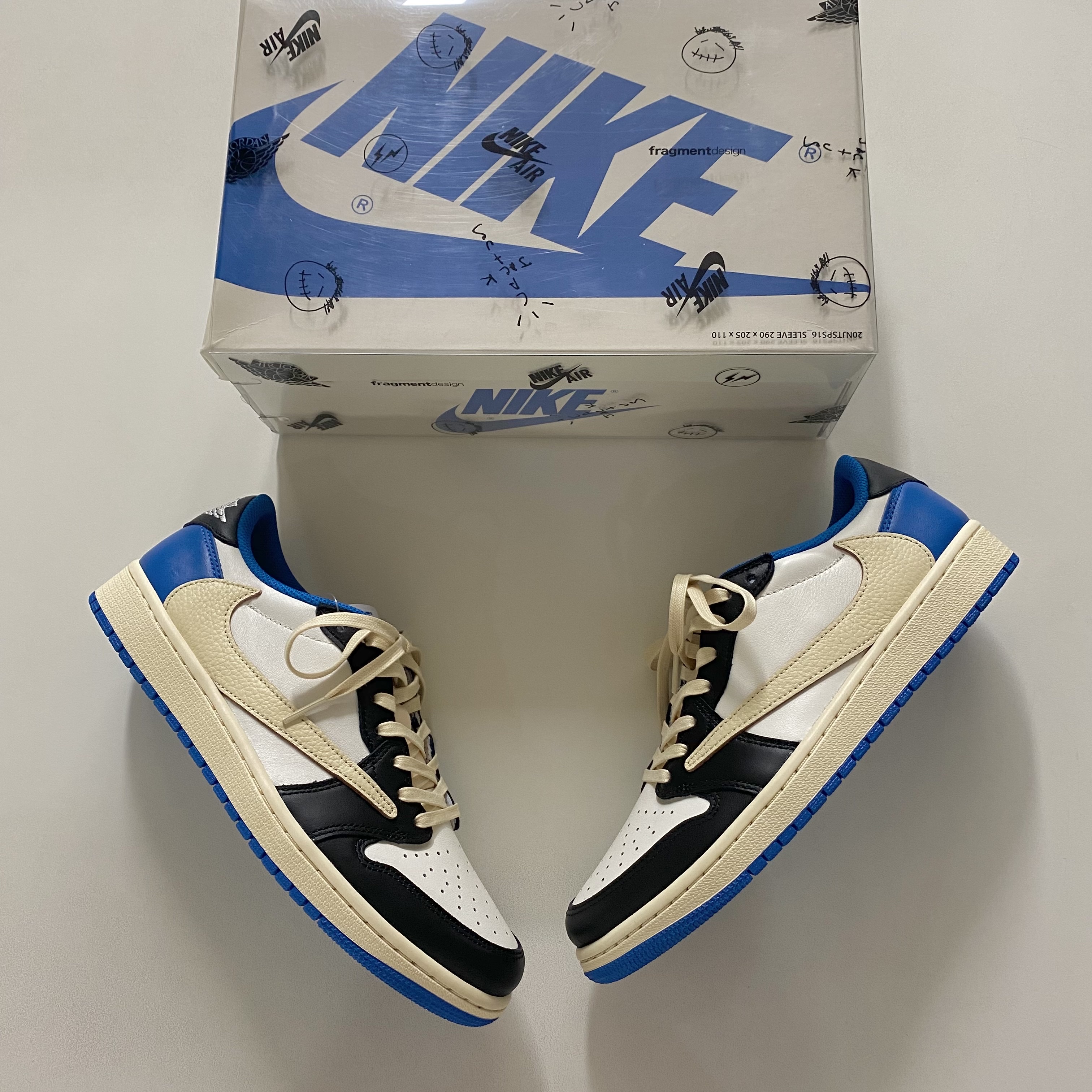 Jordan 1 x Travis Scott x Fragment Retro Low OG SP Military Blue 착용 스타일 - 1