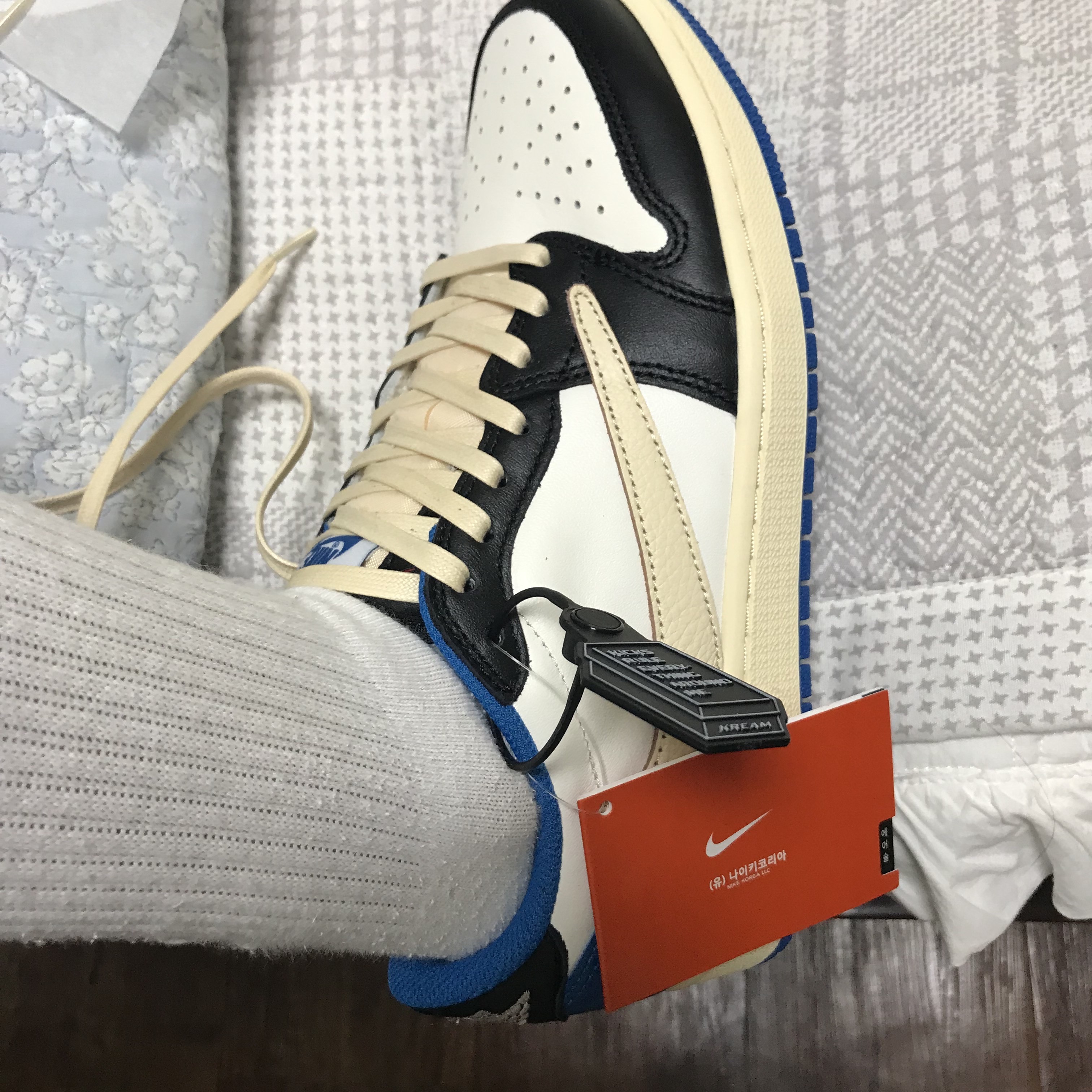 Jordan 1 x Travis Scott x Fragment Retro Low OG SP Military Blue 착용 스타일 - 2