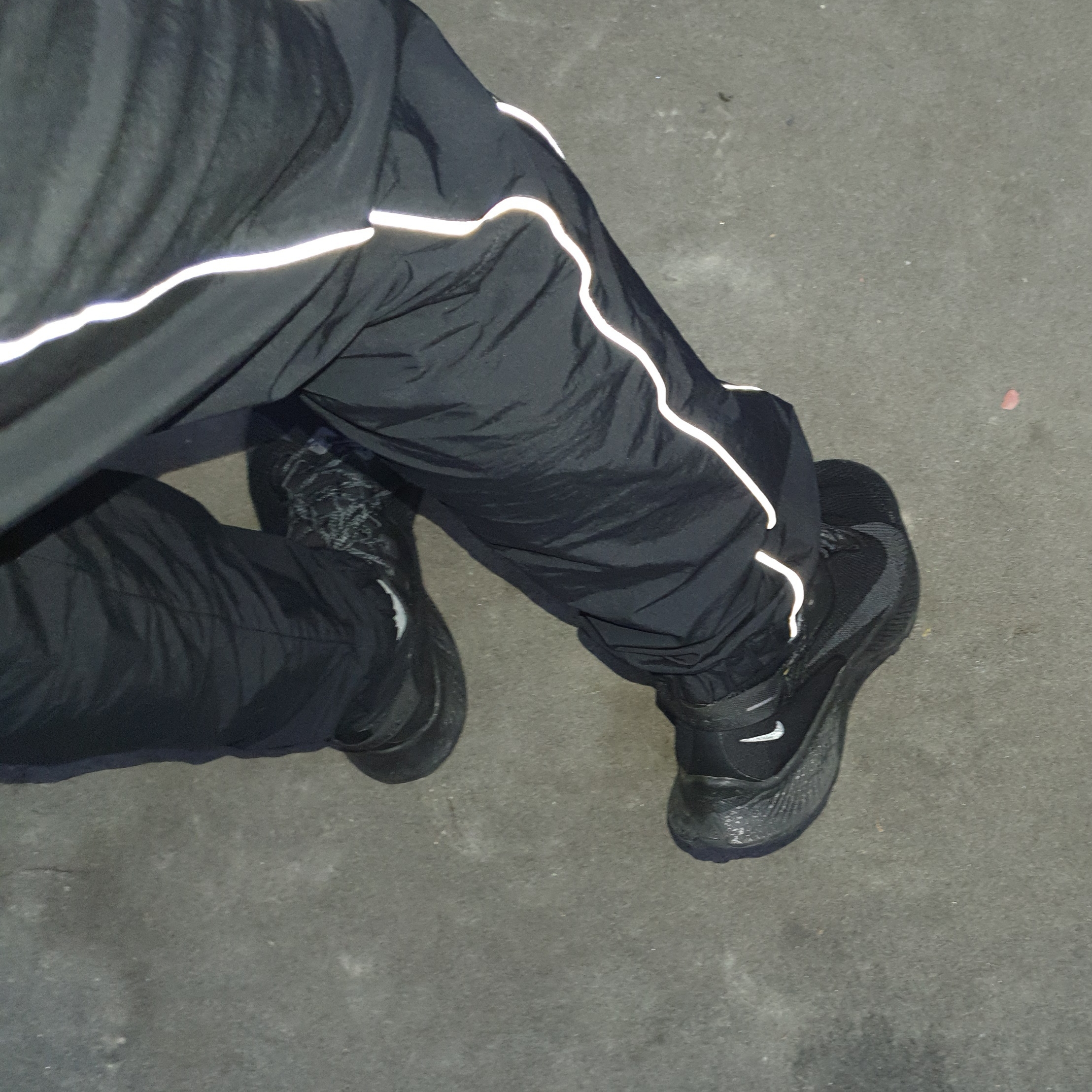 Nike Pegasus Trail 2 Gore-Tex Black Metallic Dark Grey 착용 스타일