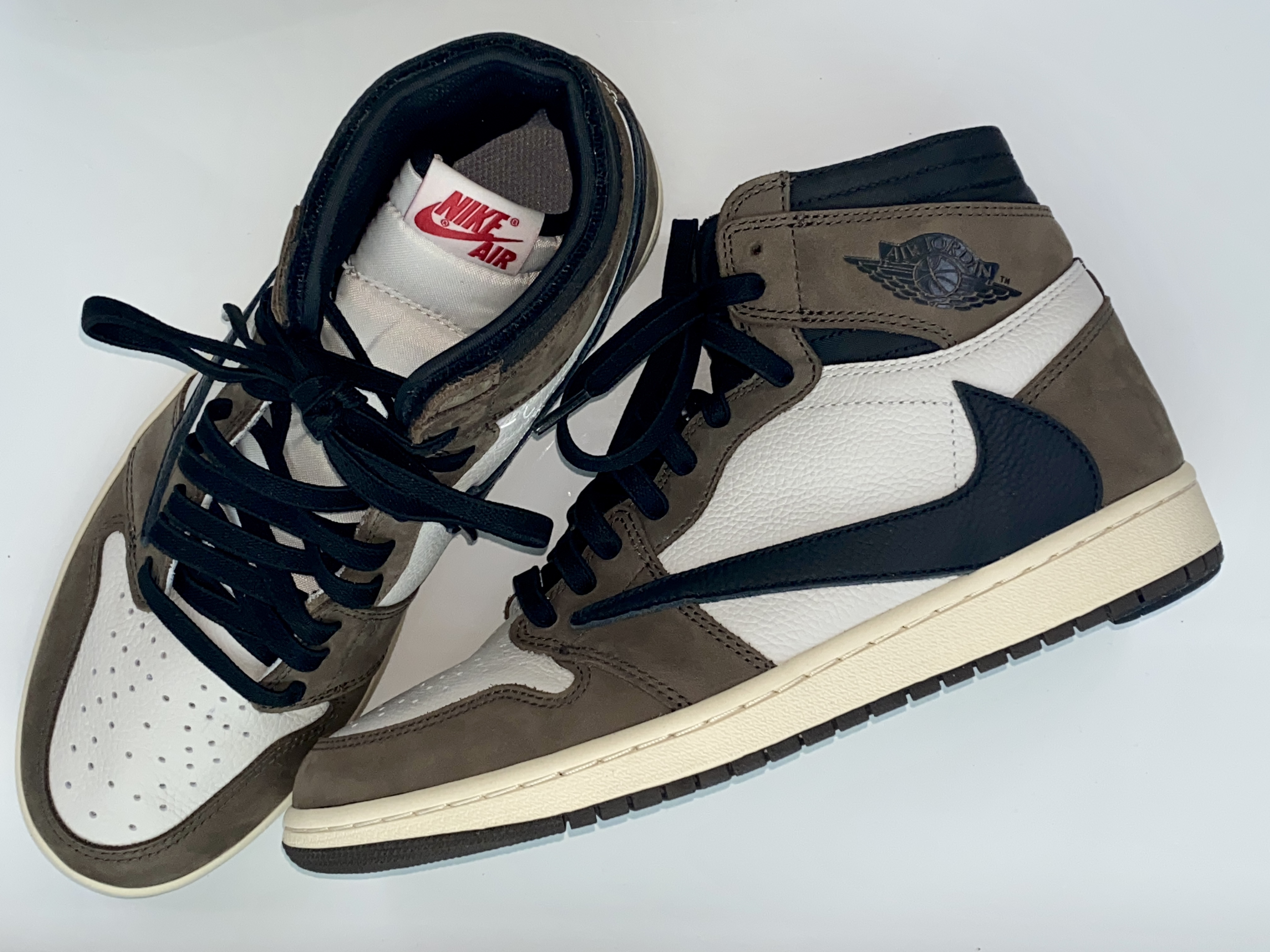 Jordan 1 x Travis Scott Retro Low OG SP Mocha, Jordan 1 x Travis Scott Retro High OG SP Mocha 착용 스타일 - 3