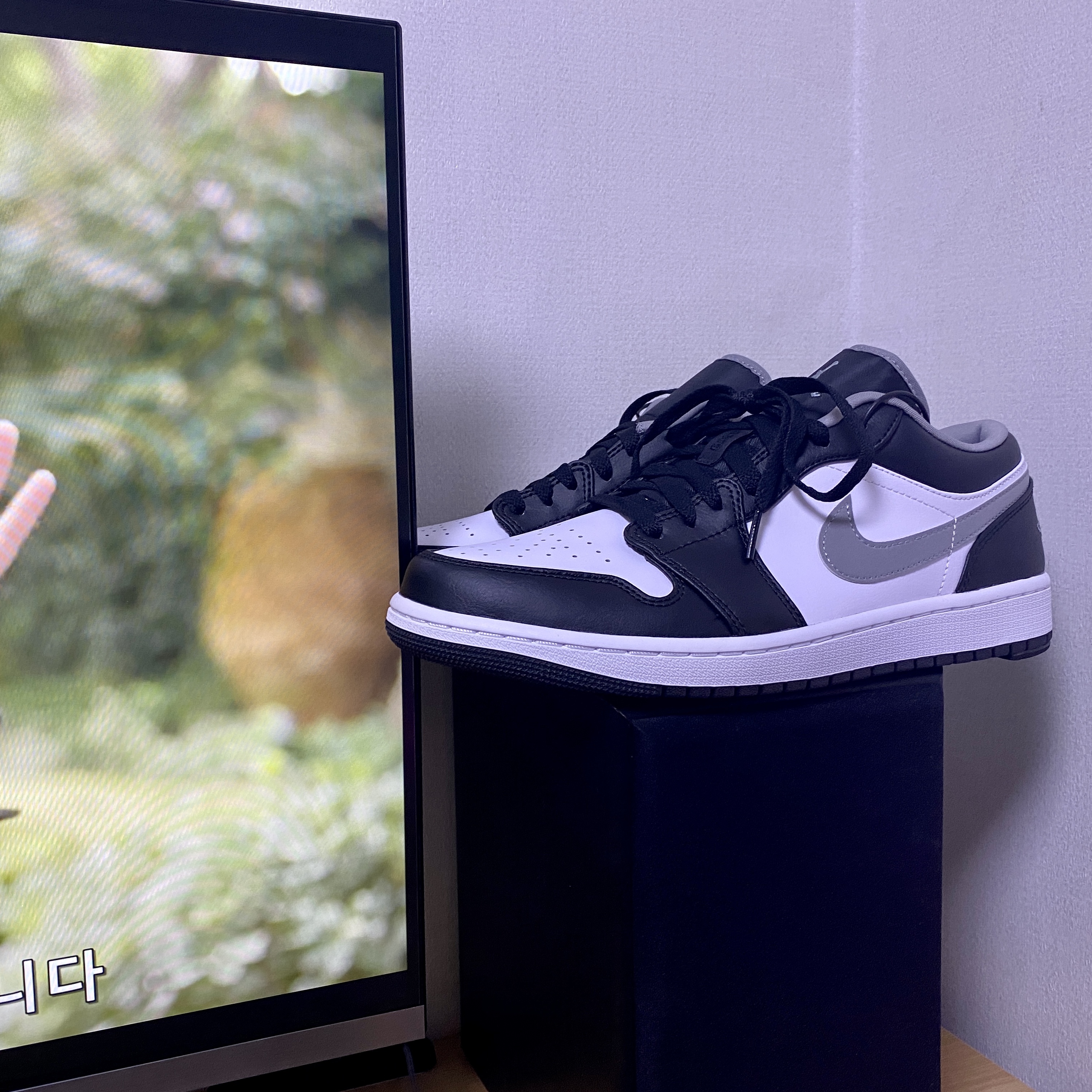 Jordan 1 Low Black Particle Grey 착용 스타일 - 2