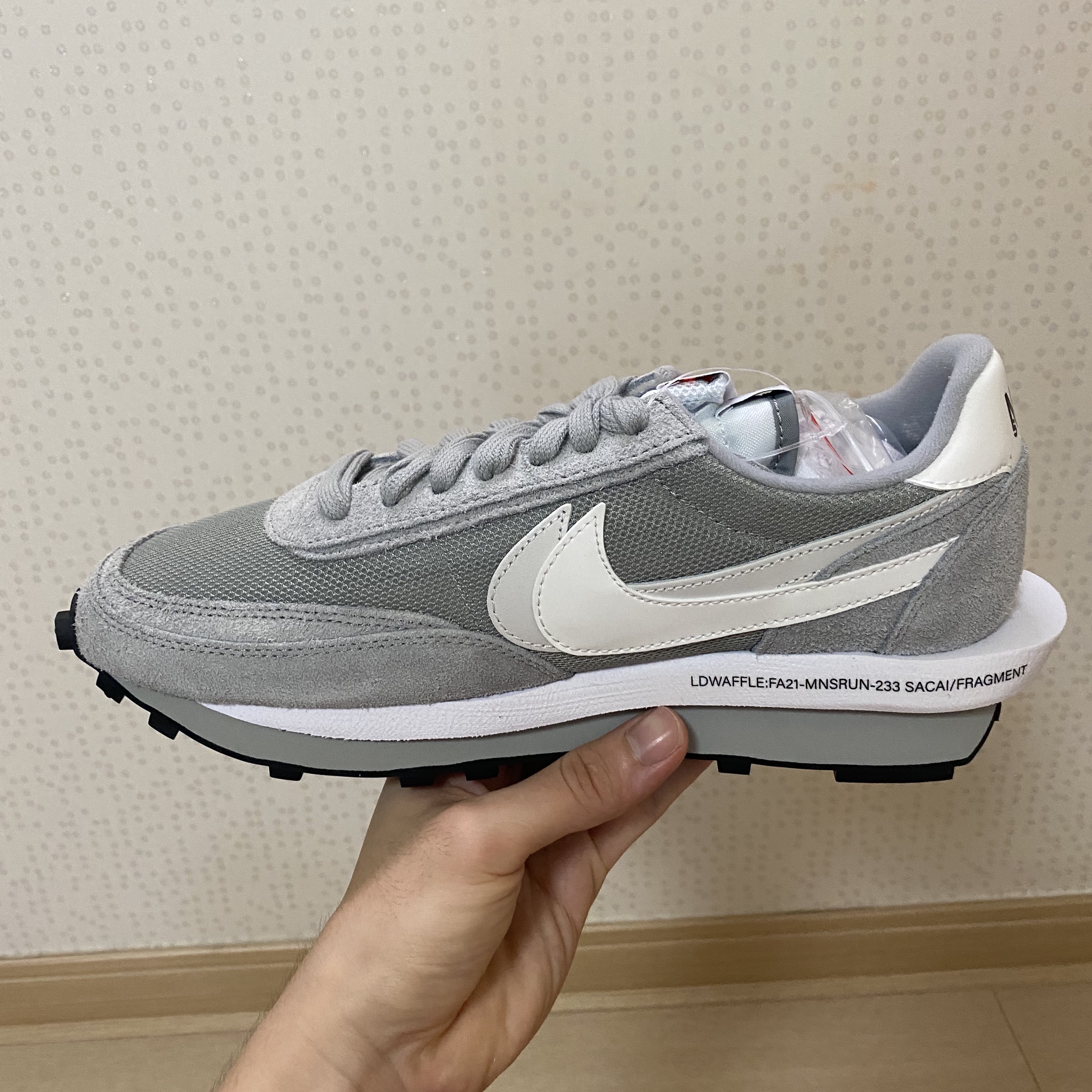Nike x Sacai x Fragment LDWaffle Light Smoke Grey 착용 스타일