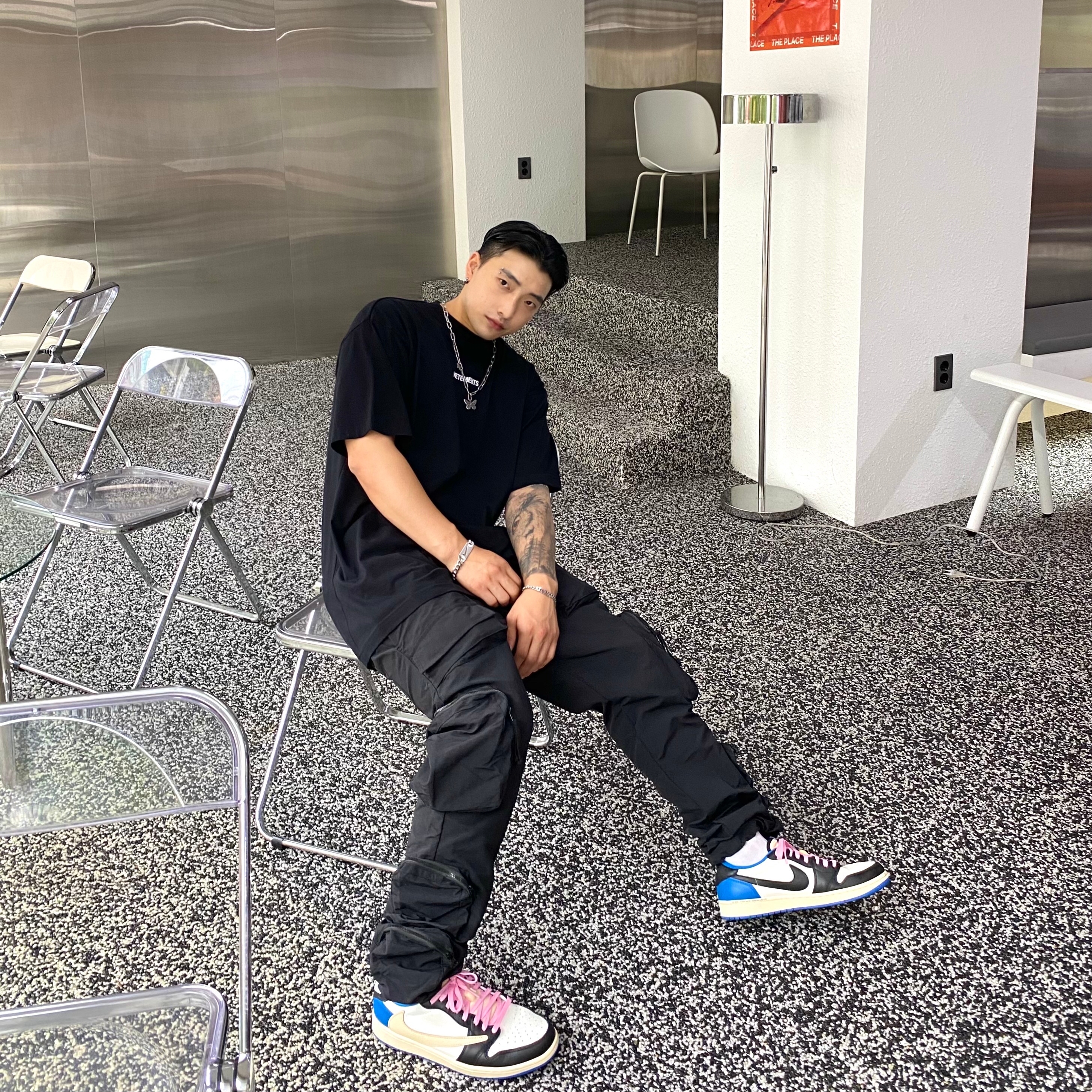 Jordan 1 x Travis Scott x Fragment Retro Low OG SP Military Blue 착용 스타일 - 1