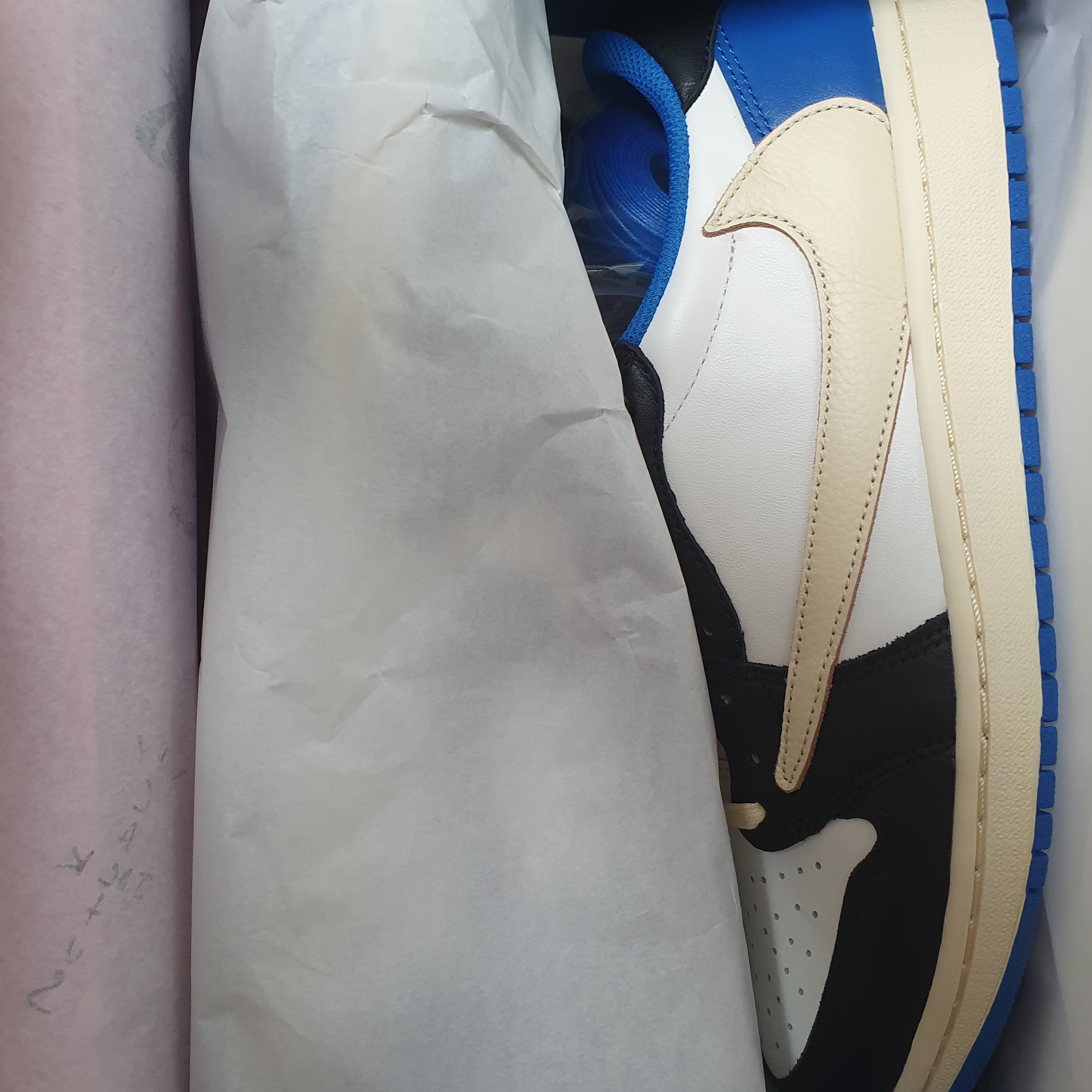Jordan 1 x Travis Scott x Fragment Retro Low OG SP Military Blue 착용 스타일