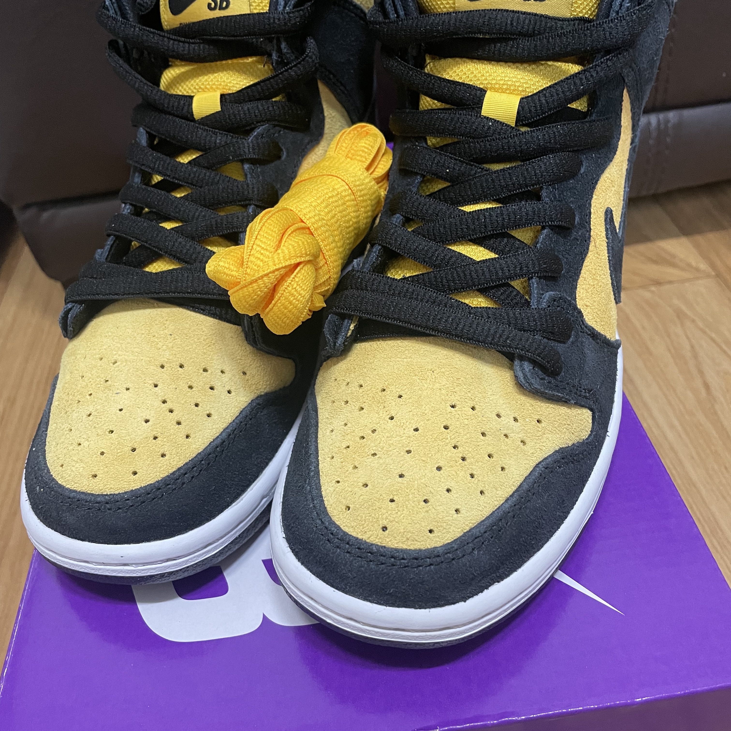 Nike SB Dunk High Pro Maize and Black 착용 스타일 - 2