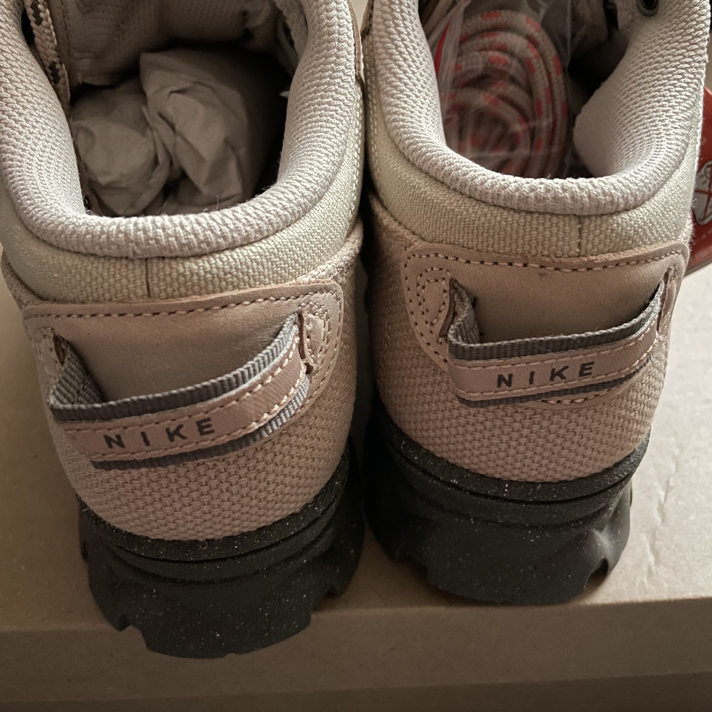 (W) Nike Lahar Low Canvas Grain 착용 스타일 - 3