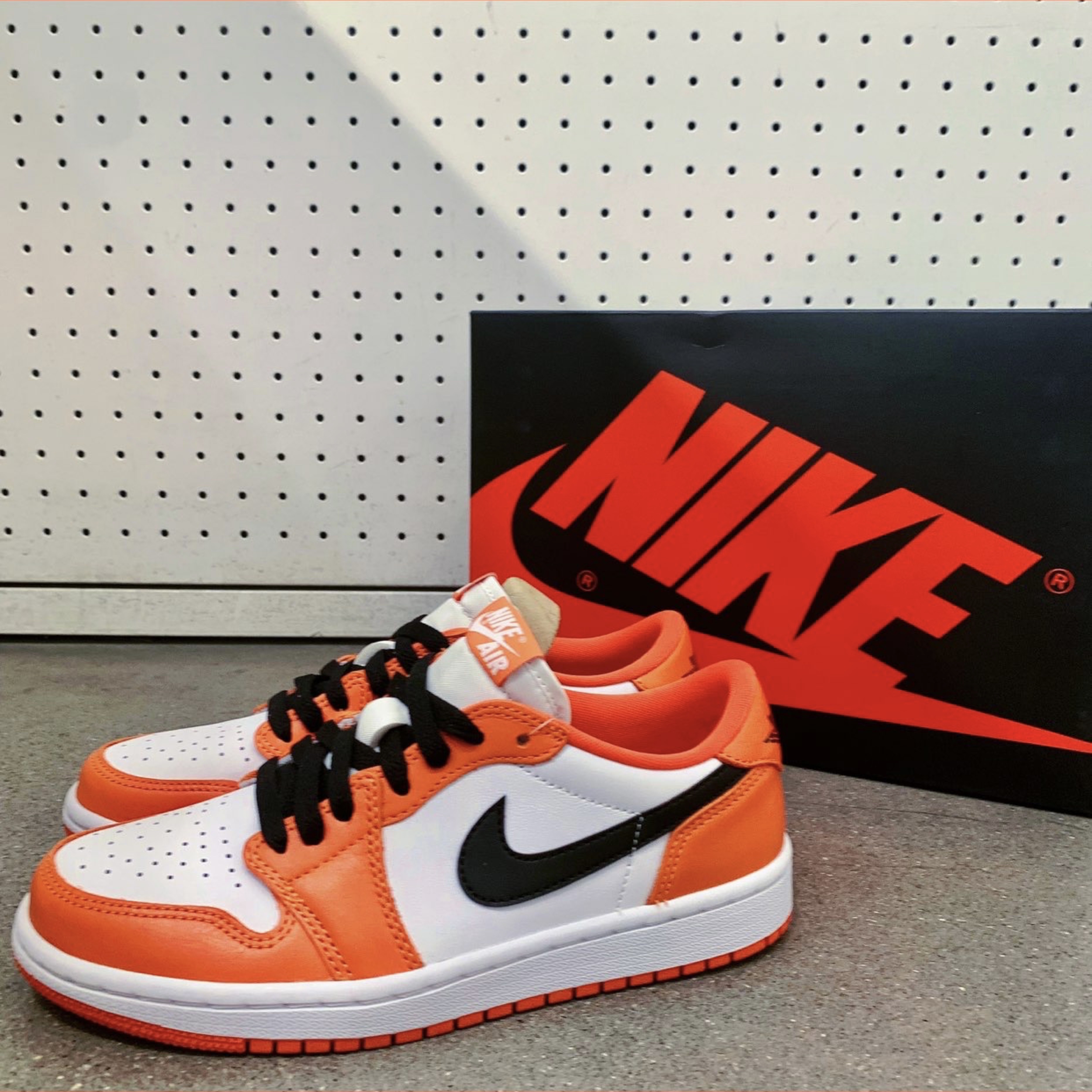 Jordan 1 Low OG Starfish, (W) Jordan 1 Low OG Starfish 착용 스타일 - 1