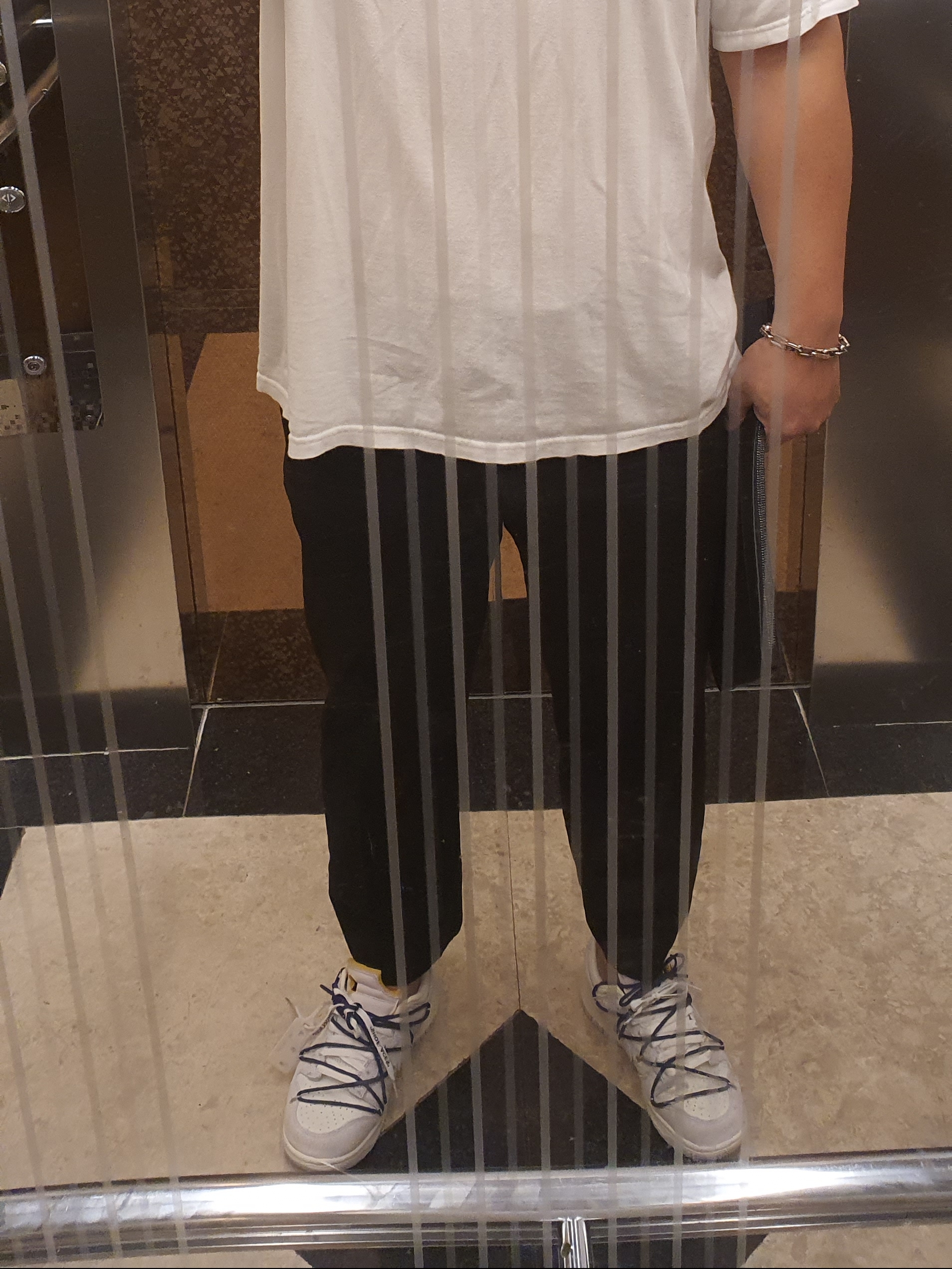 Nike x Off-White Dunk Low The 50 - Lot 18, Stussy Cosmos T-Shirt White 착용 스타일 - 1