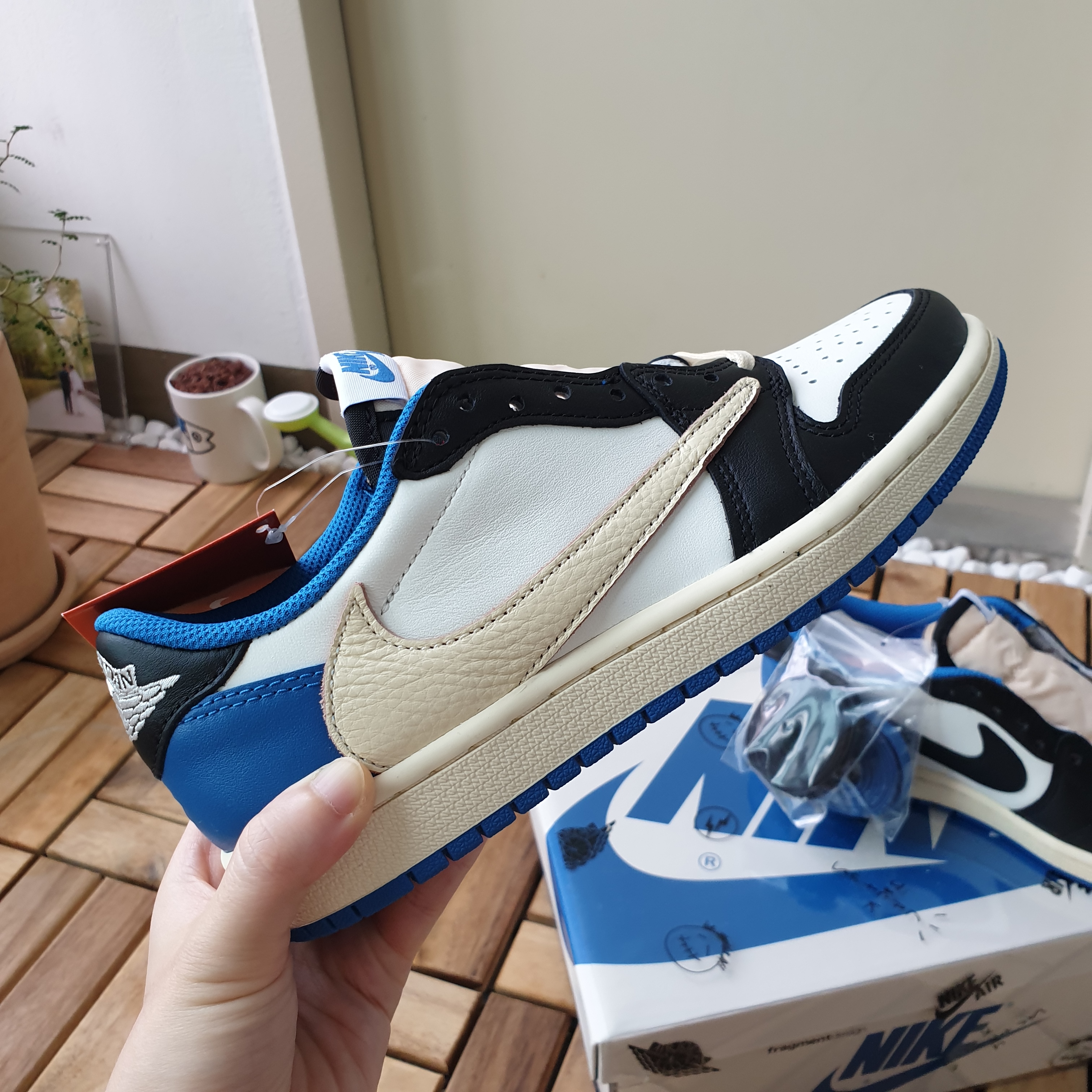 Jordan 1 x Travis Scott x Fragment Retro Low OG SP Military Blue 착용 스타일 - 2