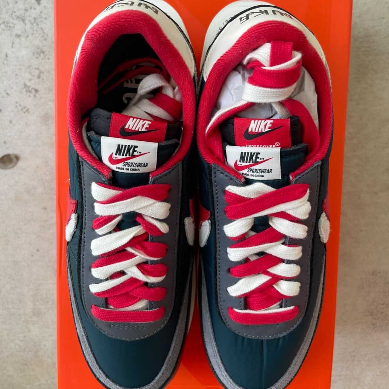 Nike x Sacai x Undercover LDWaffle Night Maroon Team Royal 착용 스타일 - 2