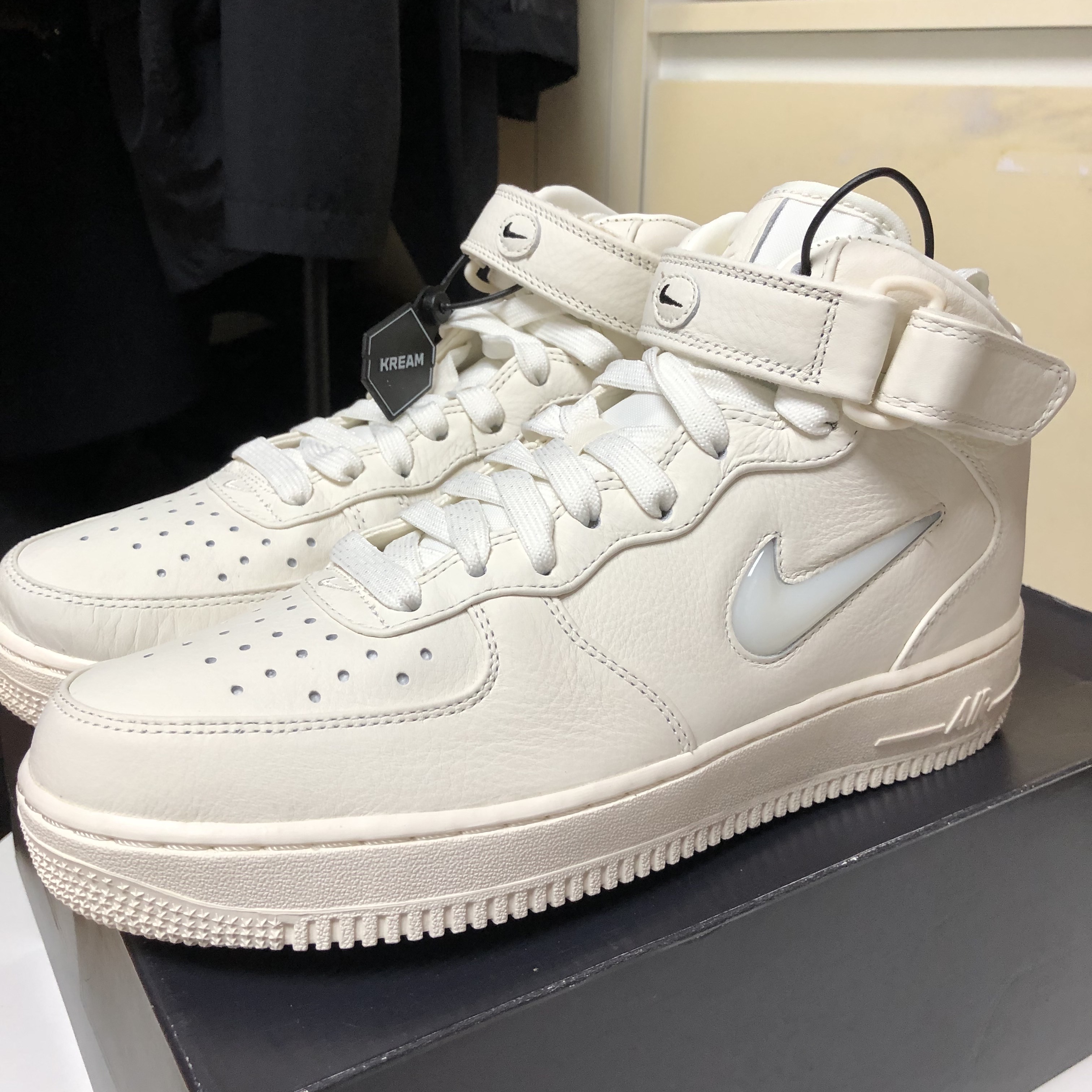 Nike Air Force 1 Retro Premium Jewel Sail 착용 스타일 - 4