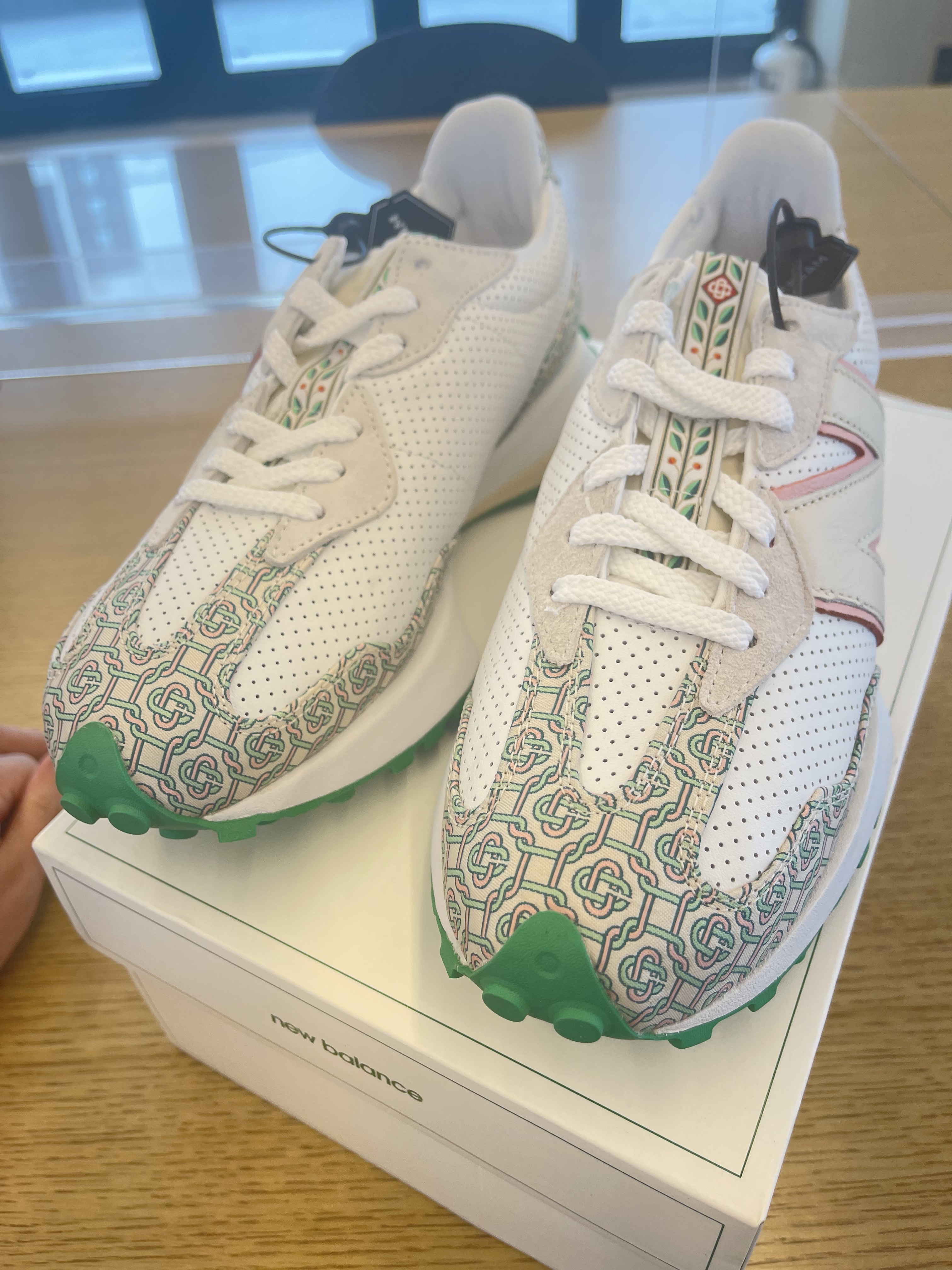 New Balance x Casablanca 327 Idealist Monogram White Green 착용 스타일 - 1