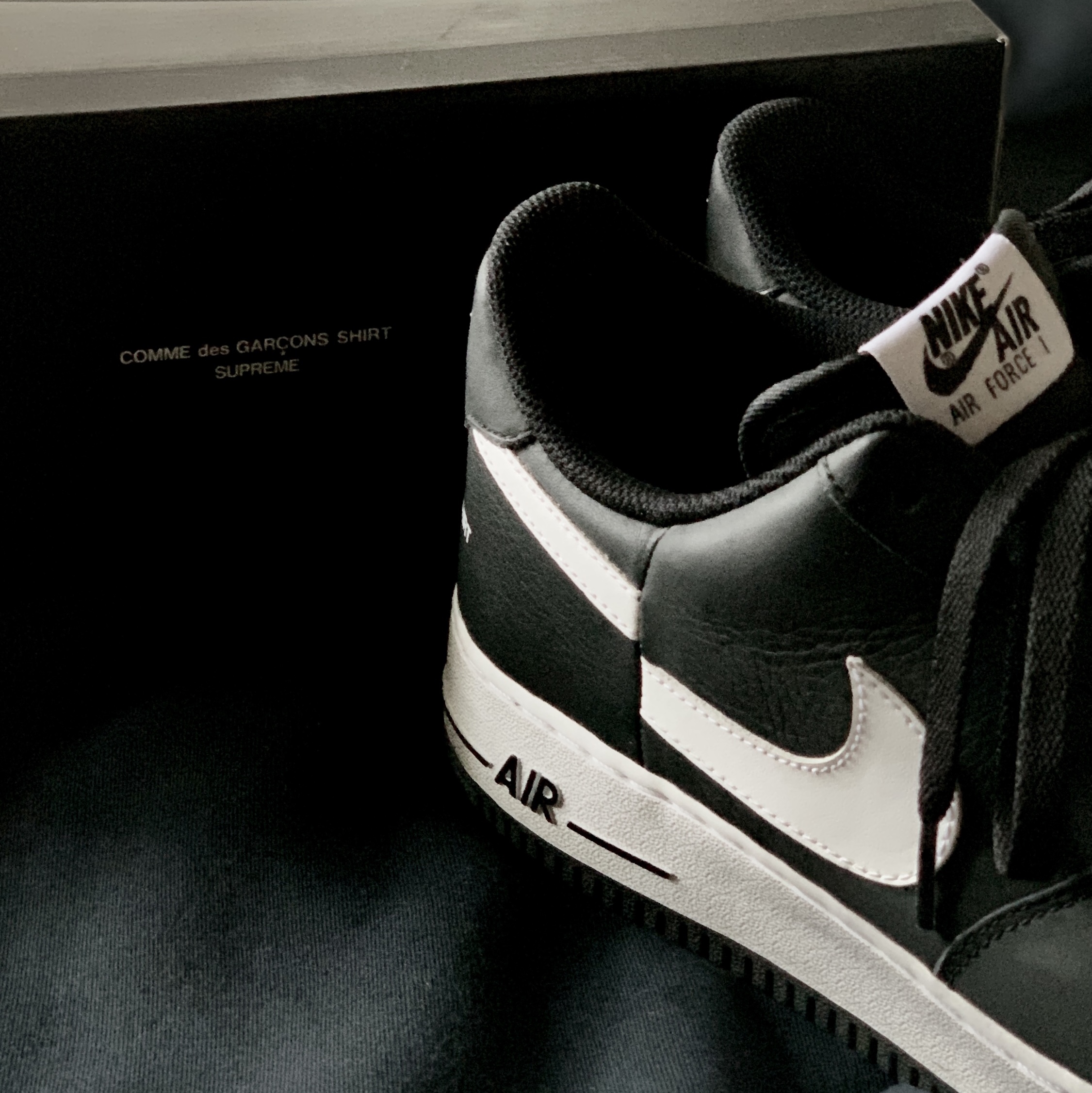 Nike x Comme des Garcons Shirt x Supreme Air Force 1 Low 2018 착용 스타일 - 1