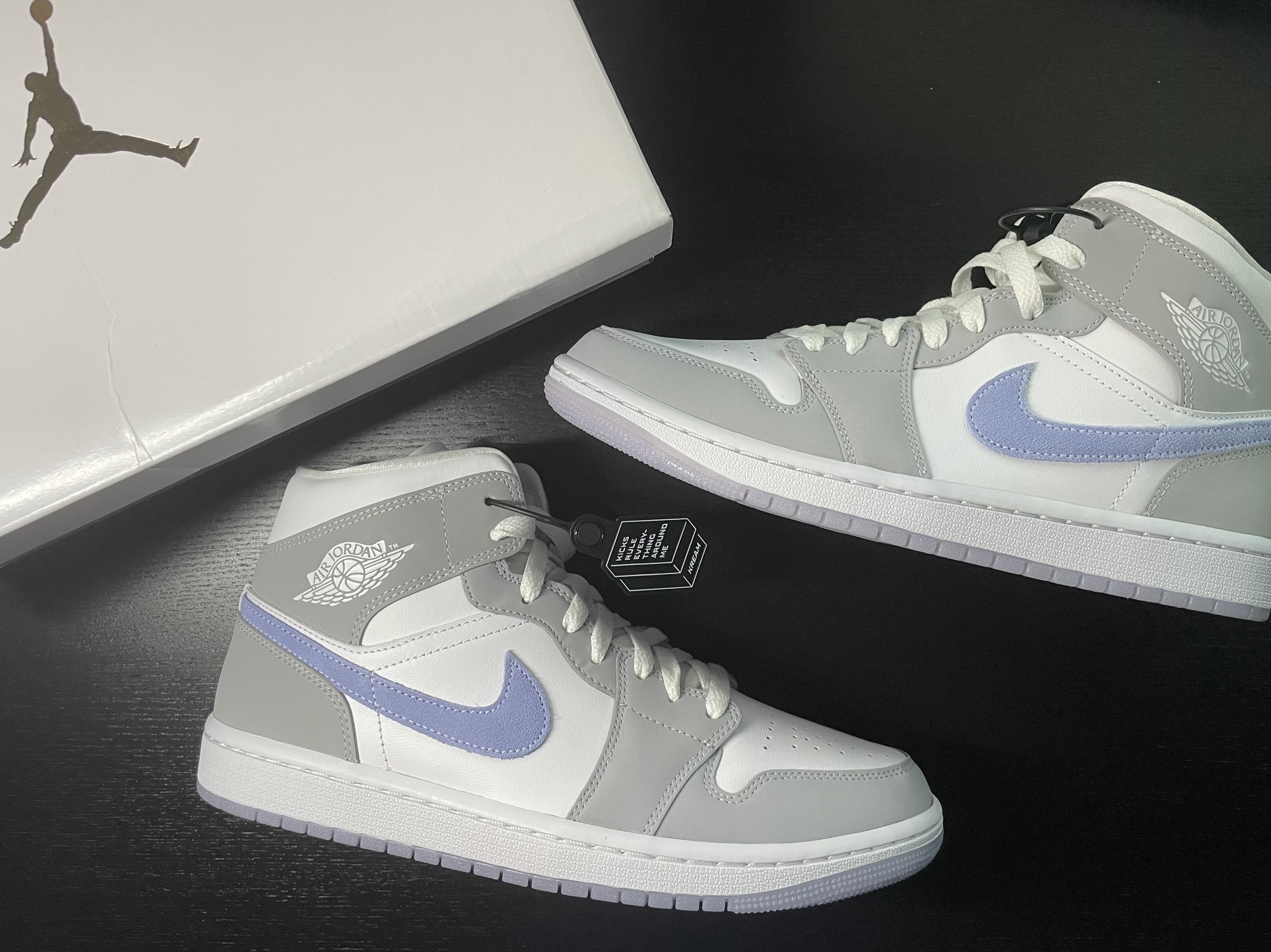 (W) Jordan 1 Mid Wolf Grey 착용 스타일 - 1