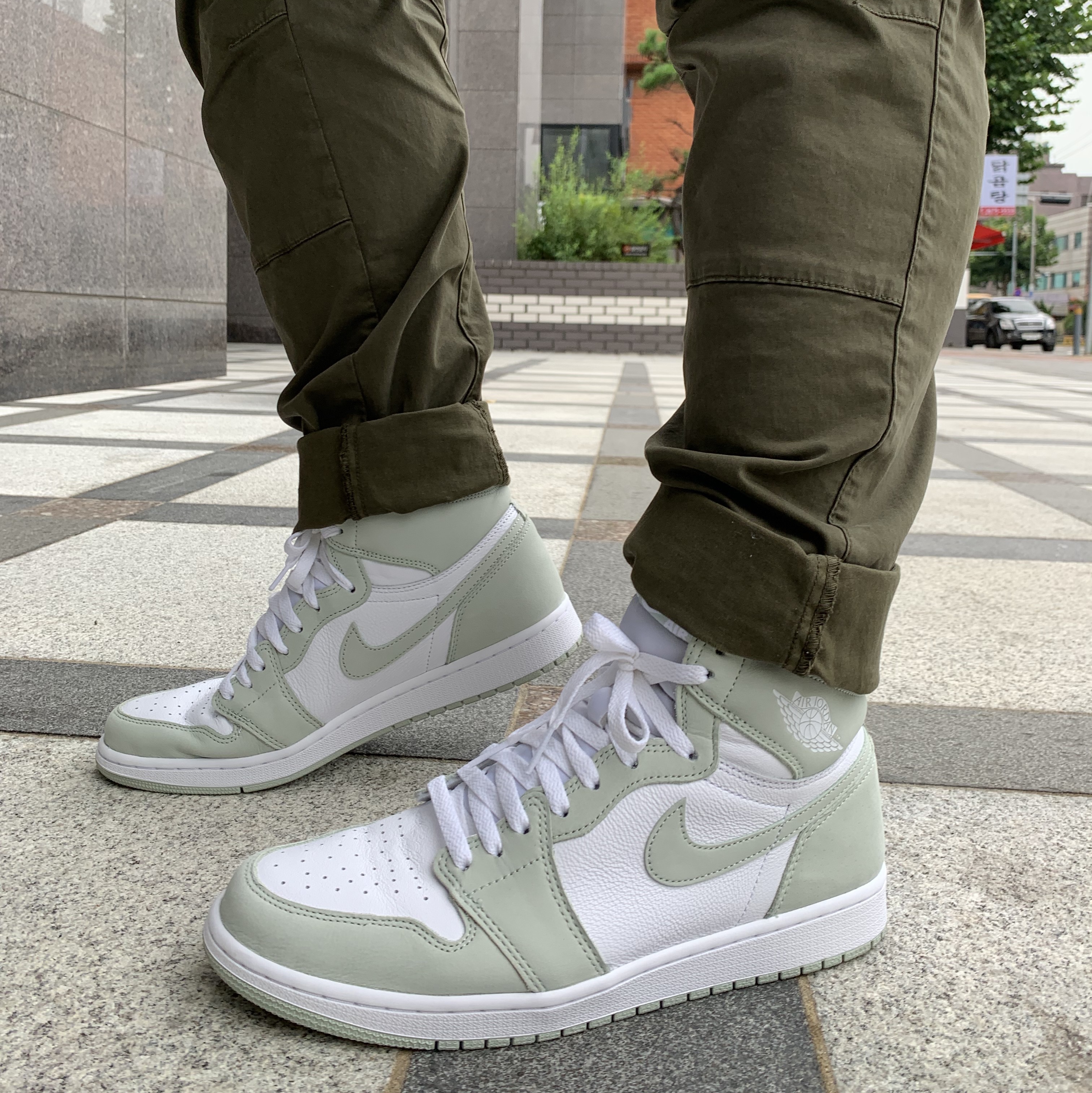 (W) Jordan 1 Retro High OG Seafoam 착용 스타일 - 1