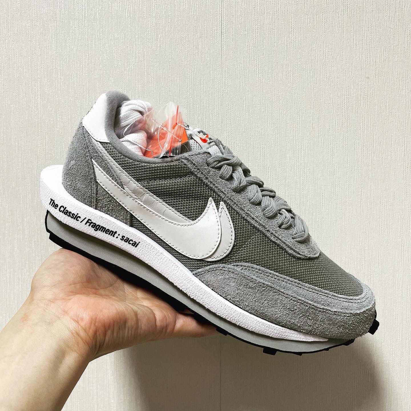 Nike x Sacai x Fragment LDWaffle Light Smoke Grey 착용 스타일 - 2
