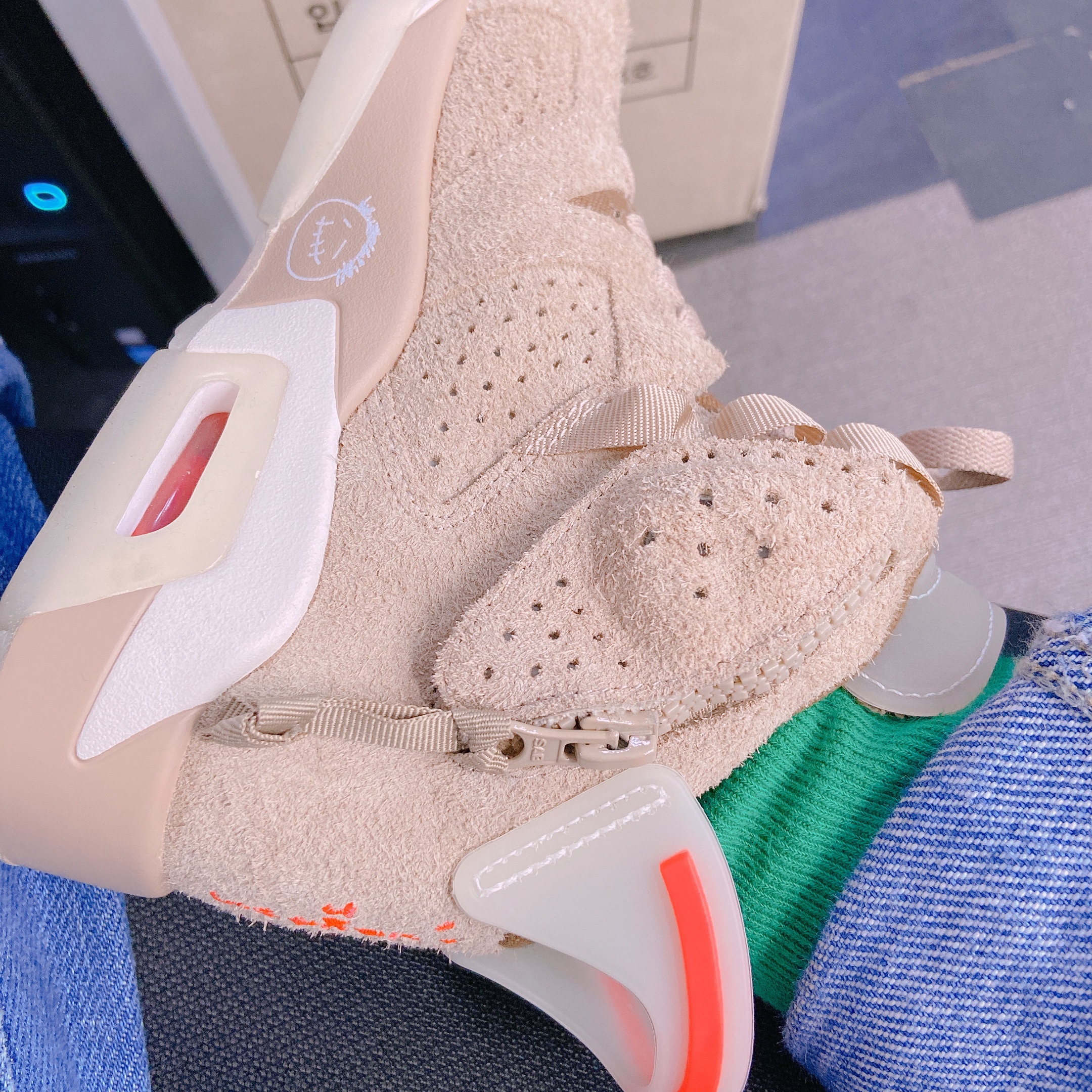 Jordan 6 x Travis Scott Retro SP British Khaki 착용 스타일 - 3
