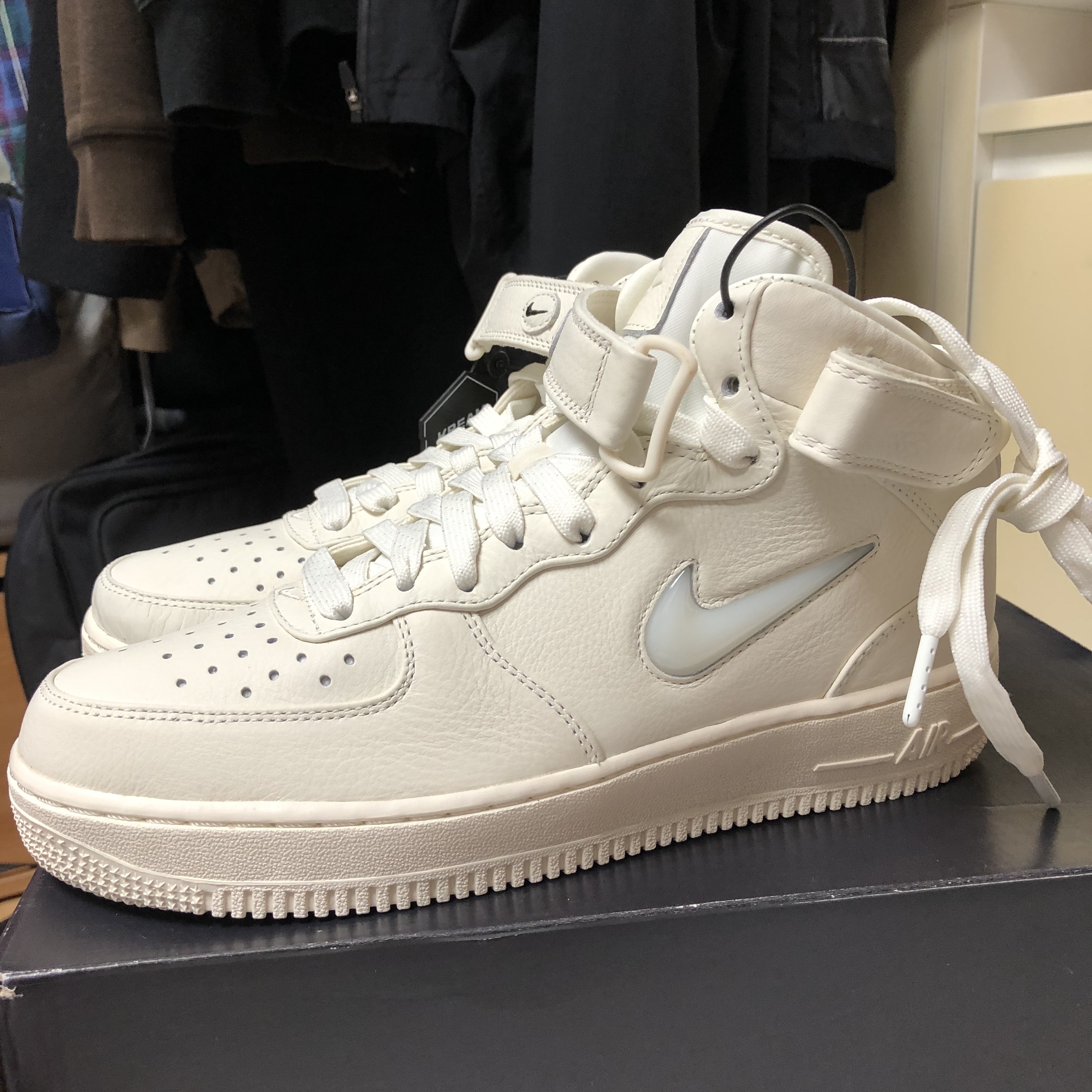 Nike Air Force 1 Retro Premium Jewel Sail 착용 스타일 - 5
