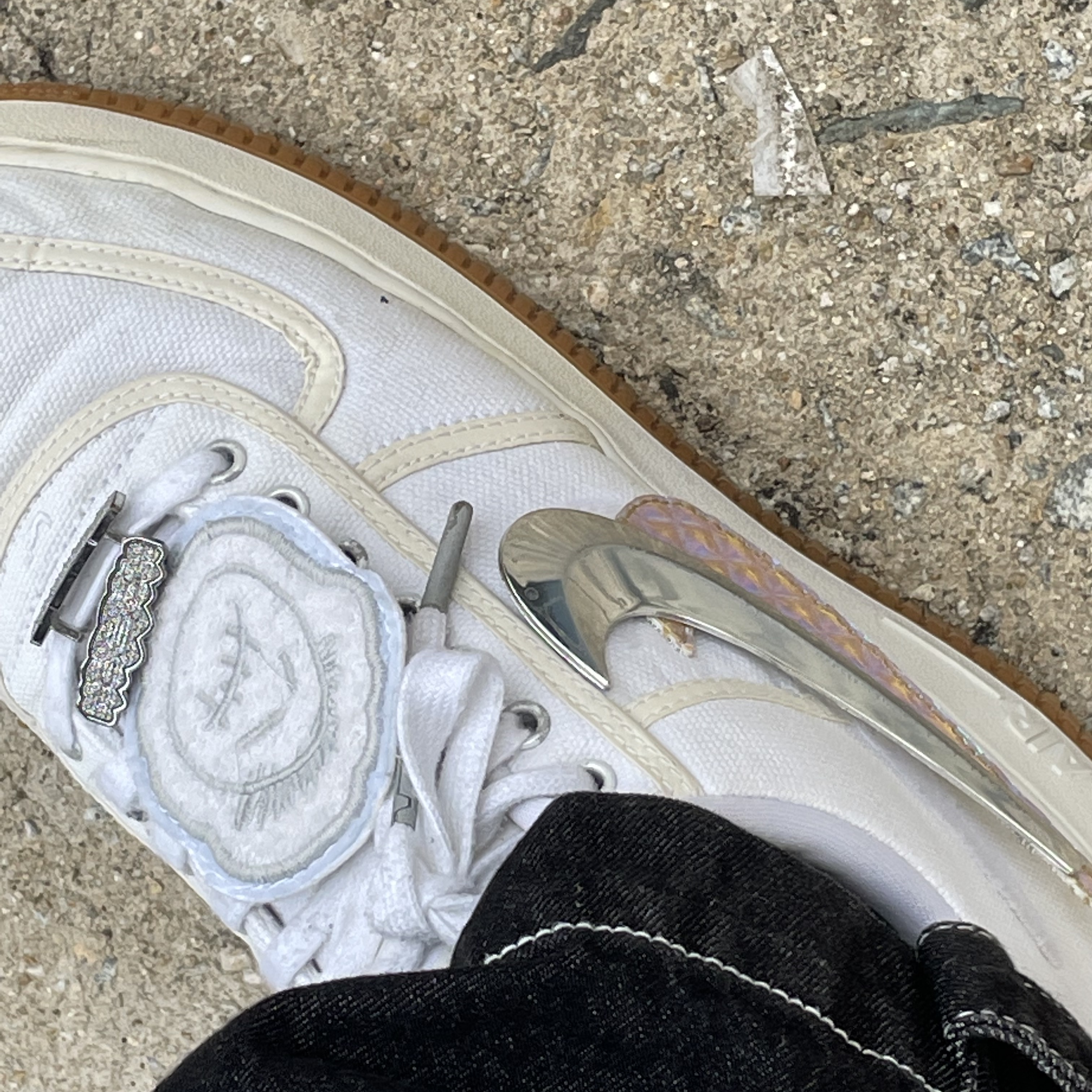 Nike x Travis Scott Air Force 1 Low Sail 착용 스타일
