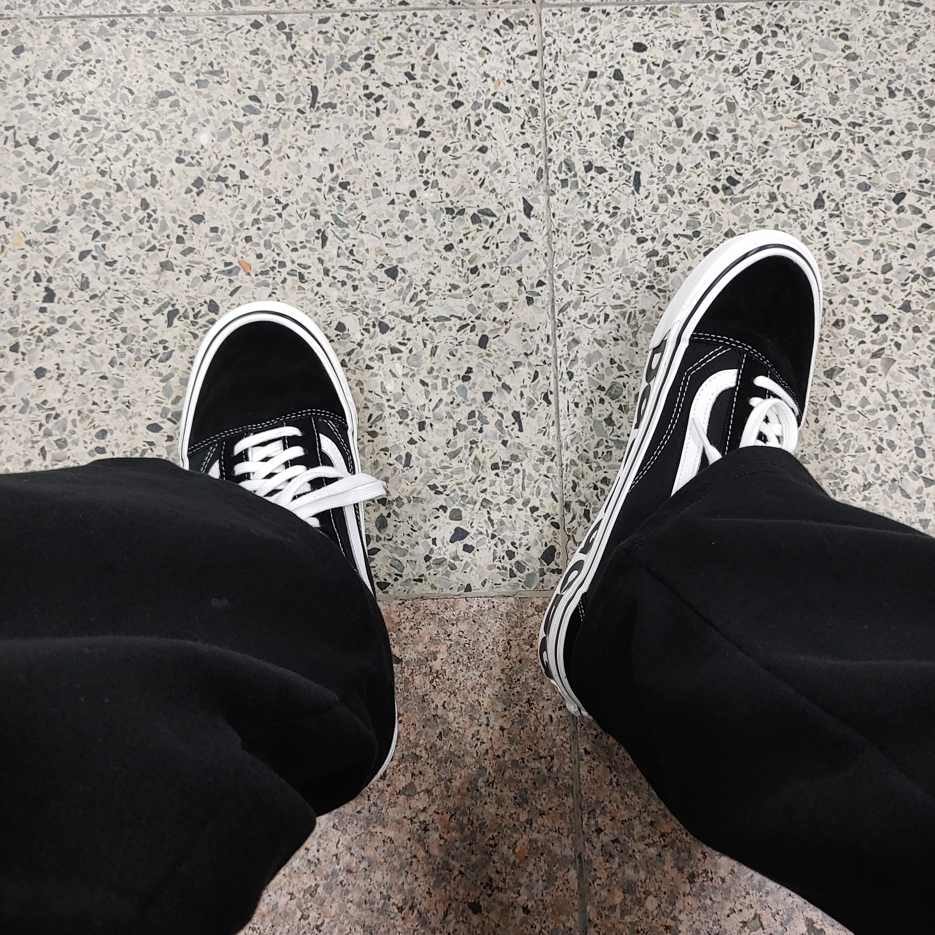 Vans Vault x CDG OG Old Skool LX Side Wall 착용 스타일 - 4