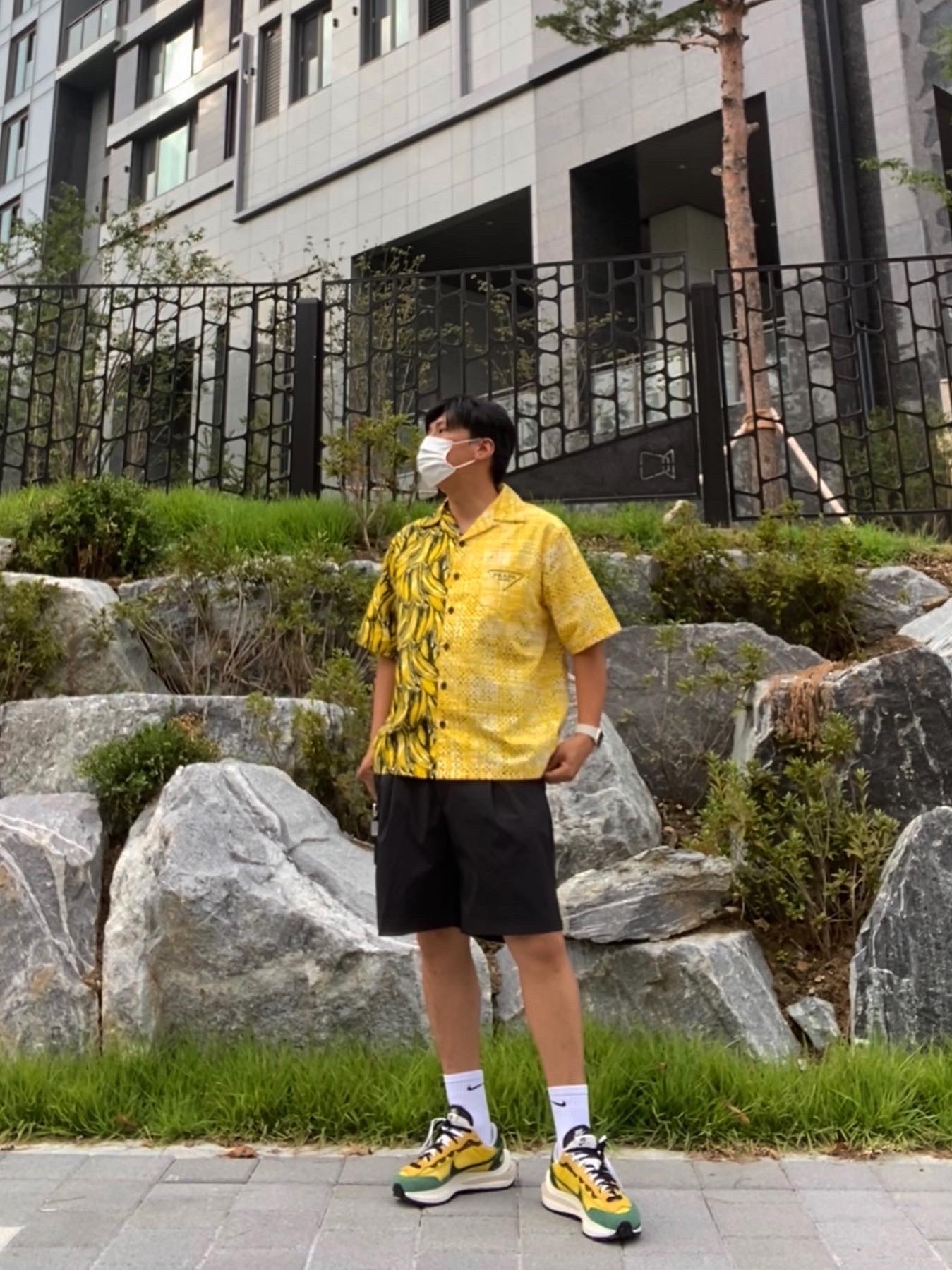 Nike x Sacai VaporWaffle Tour Yellow & Gorge Green Sail 착용 스타일