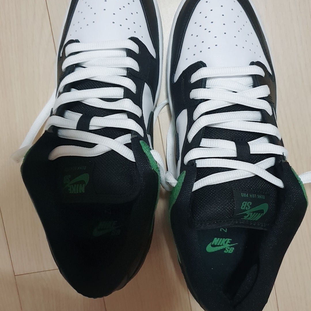 Nike SB Dunk Low Pro Black and Classic Green 착용 스타일 - 3