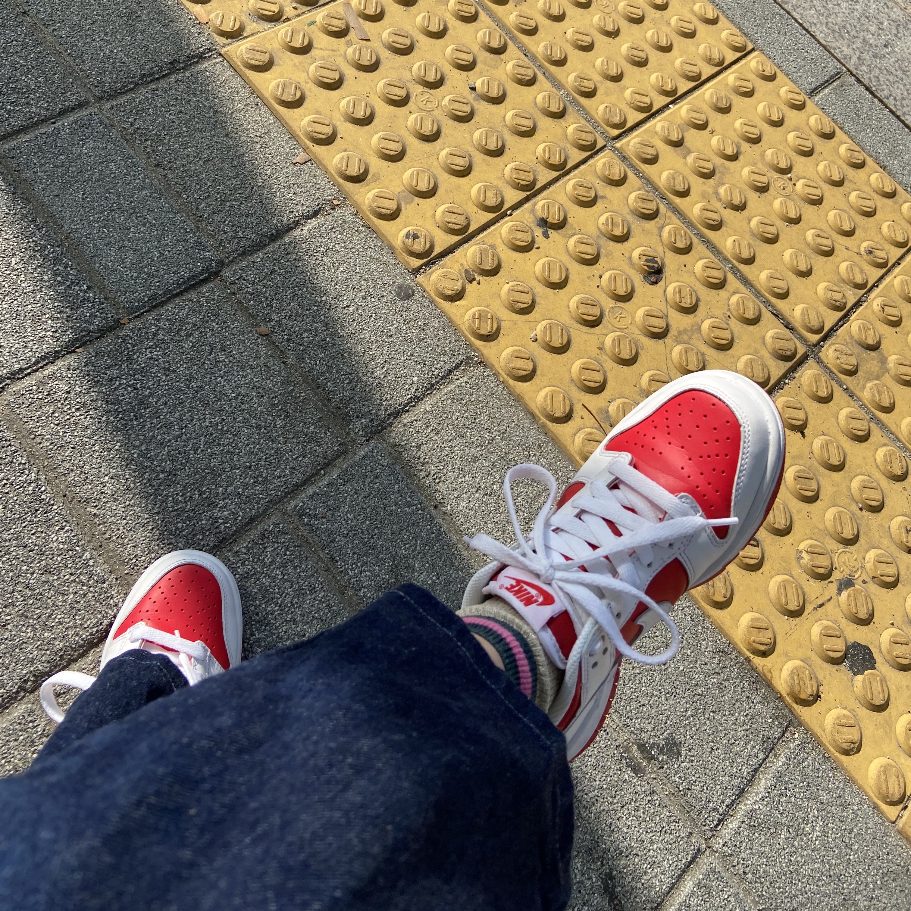 (W) Jordan 1 Retro High Satin Red, (W) Nike Dunk Low Black 착용 스타일 - 4