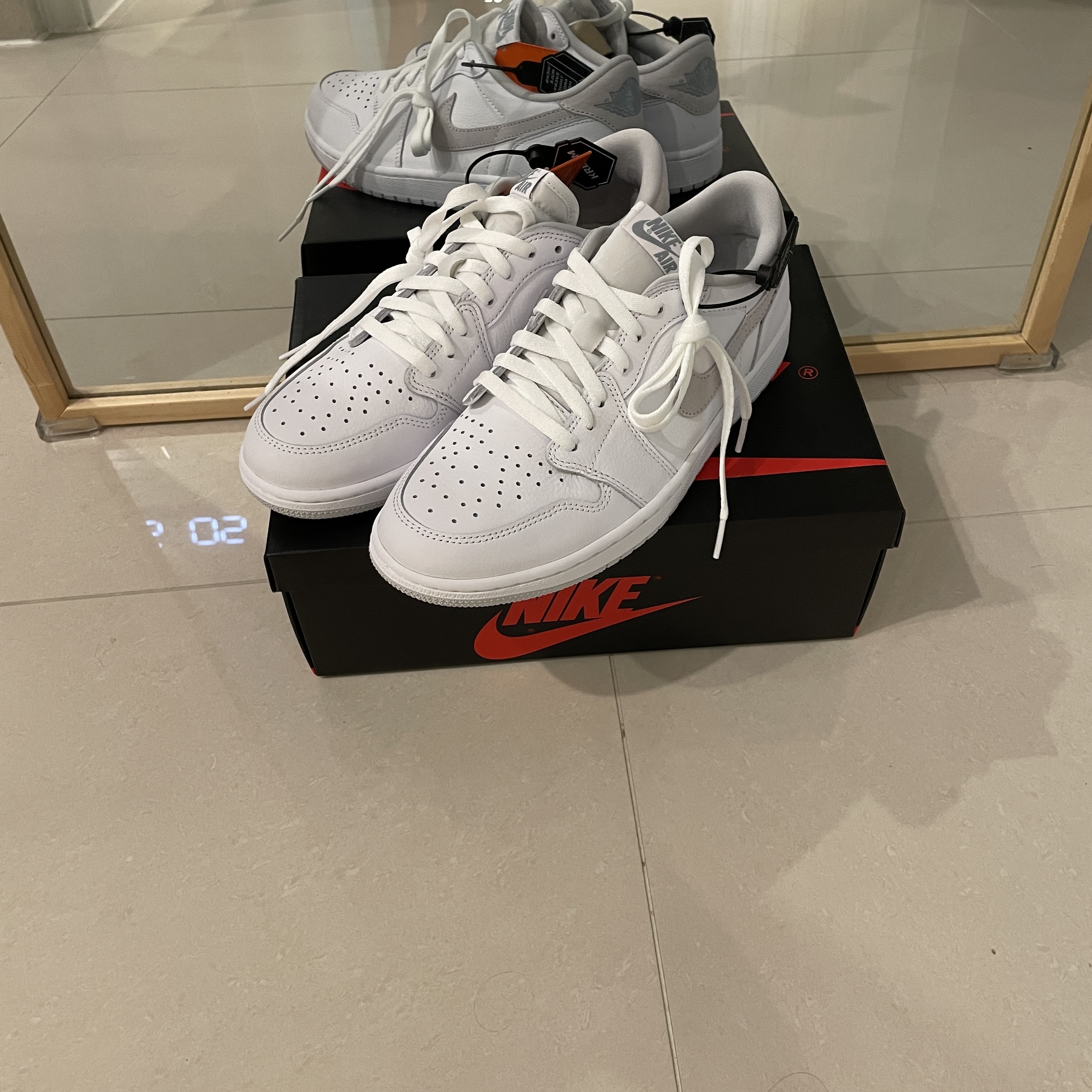 Jordan 1 Low OG Neutral Grey 착용 스타일 - 2