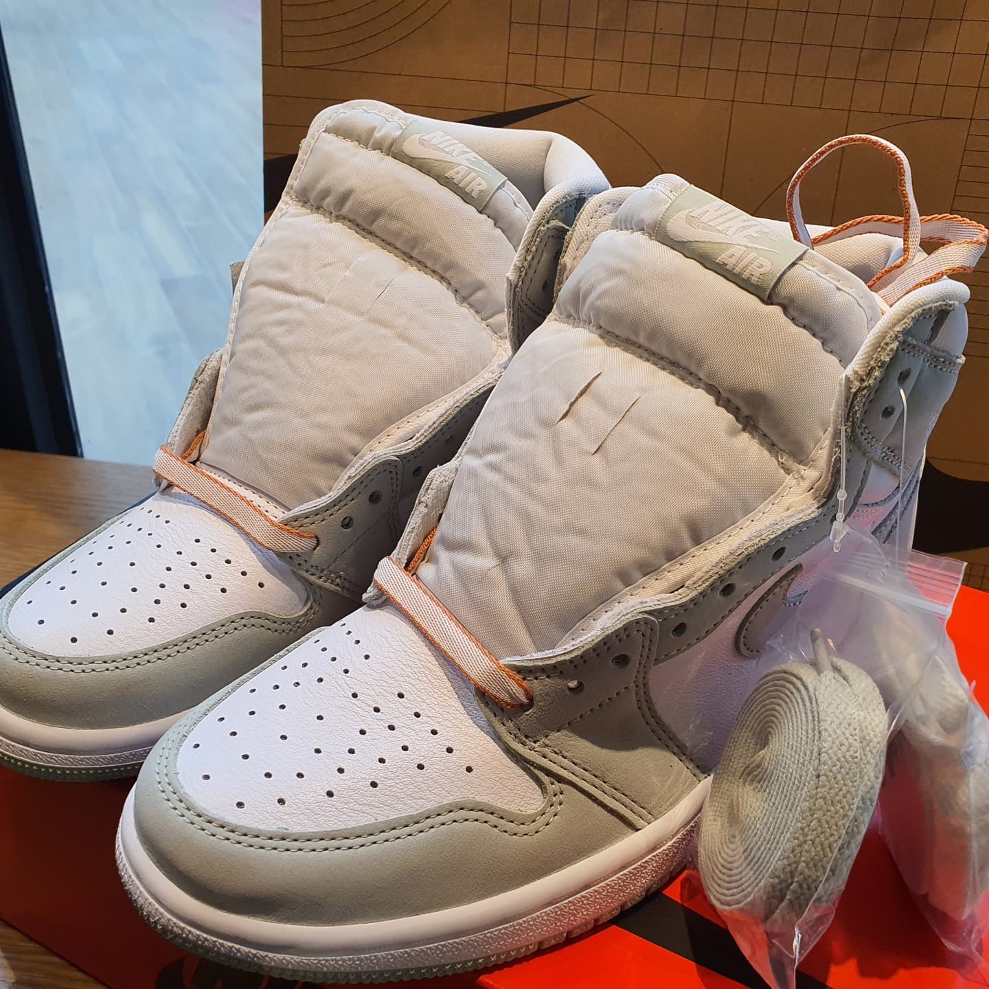 (W) Jordan 1 Retro High OG Seafoam 착용 스타일 - 2