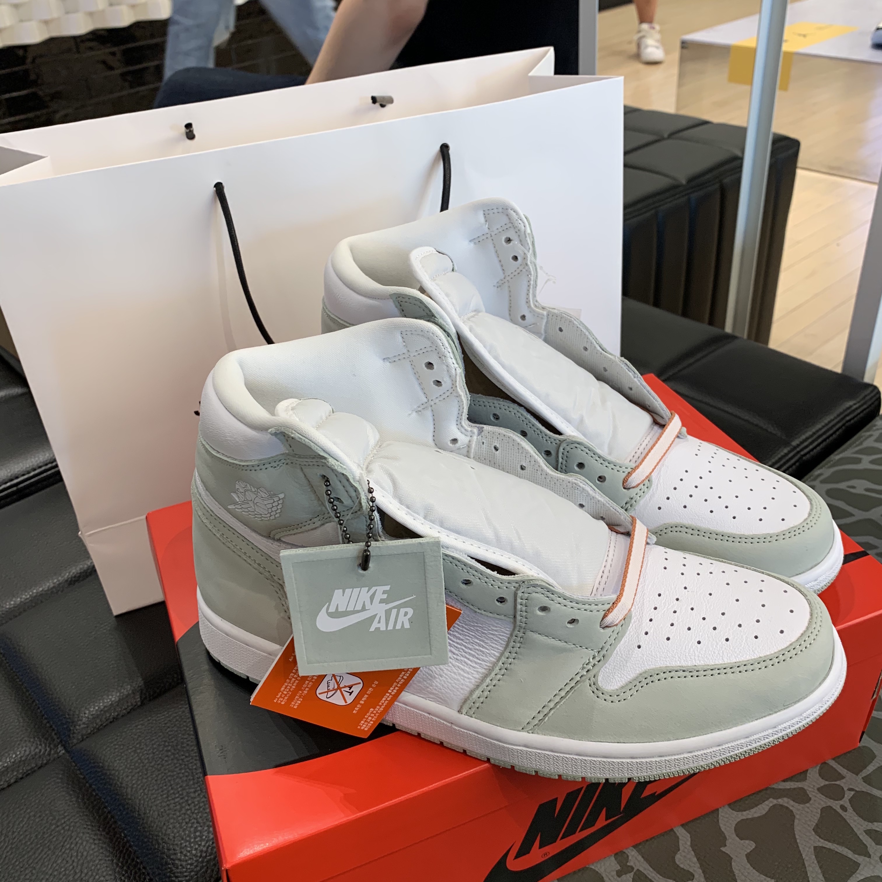 (W) Jordan 1 Retro High OG Seafoam 착용 스타일 - 5