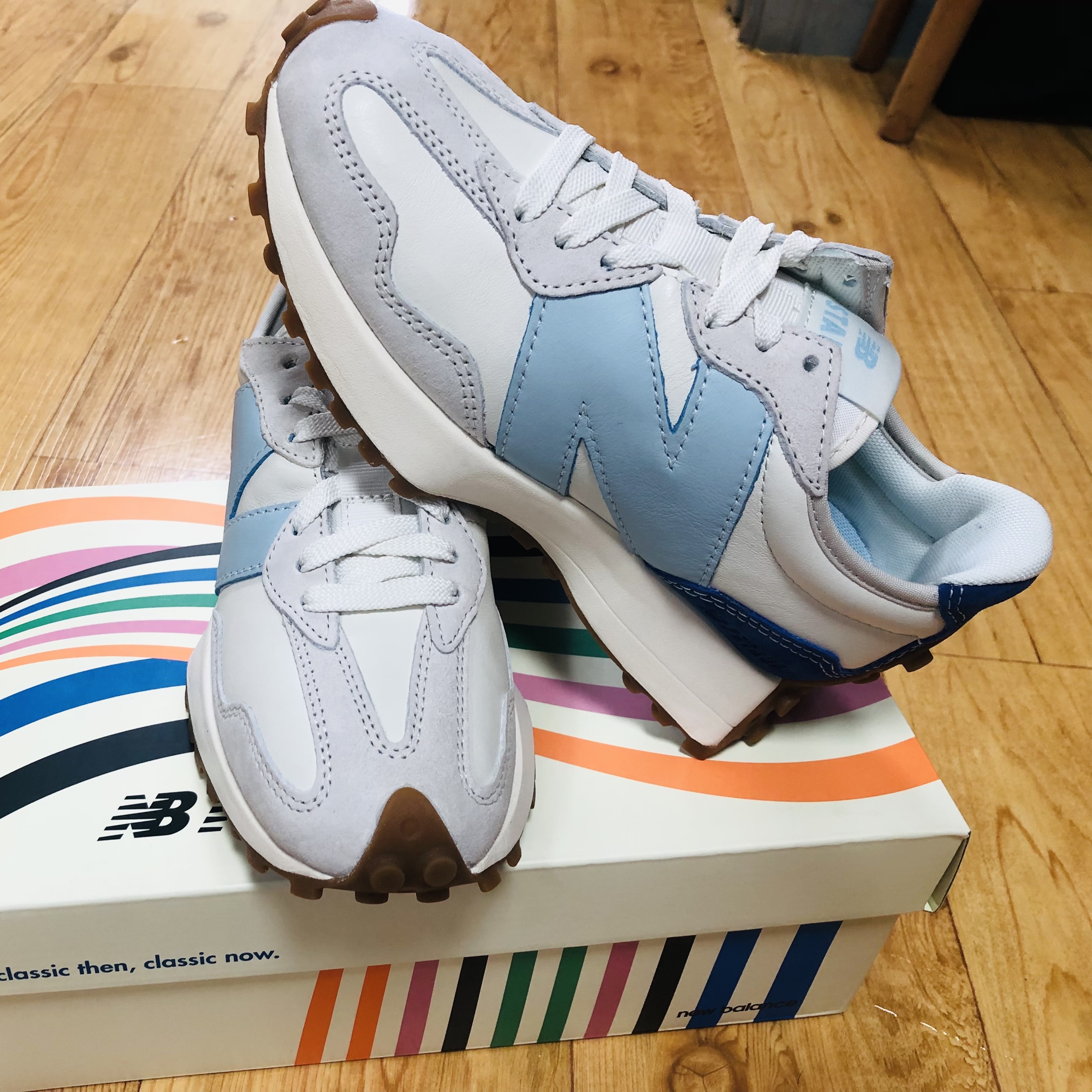 New Balance x Staud 327 Sea Salt Atlantic 착용 스타일