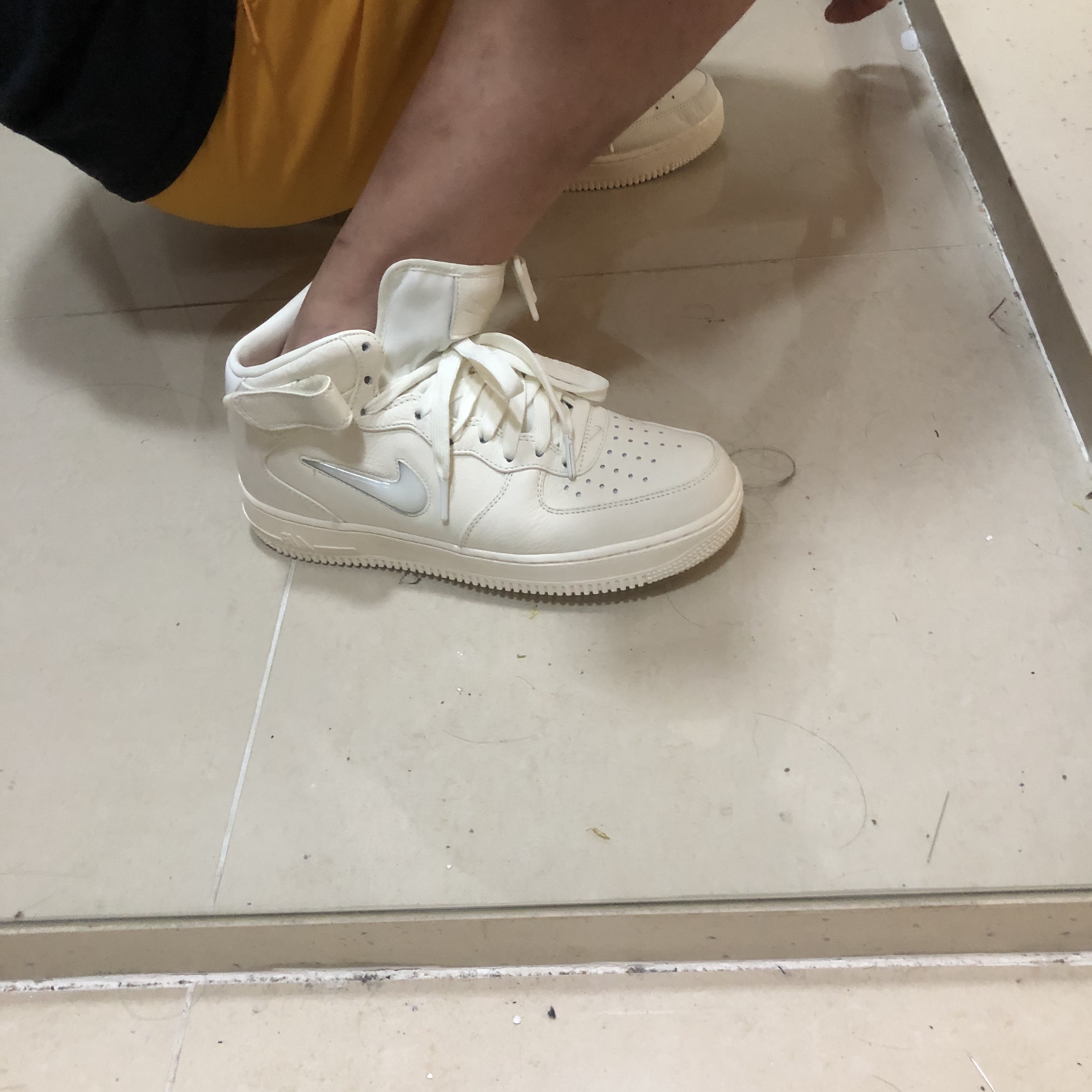 Nike Air Force 1 Retro Premium Jewel Sail 착용 스타일 - 1