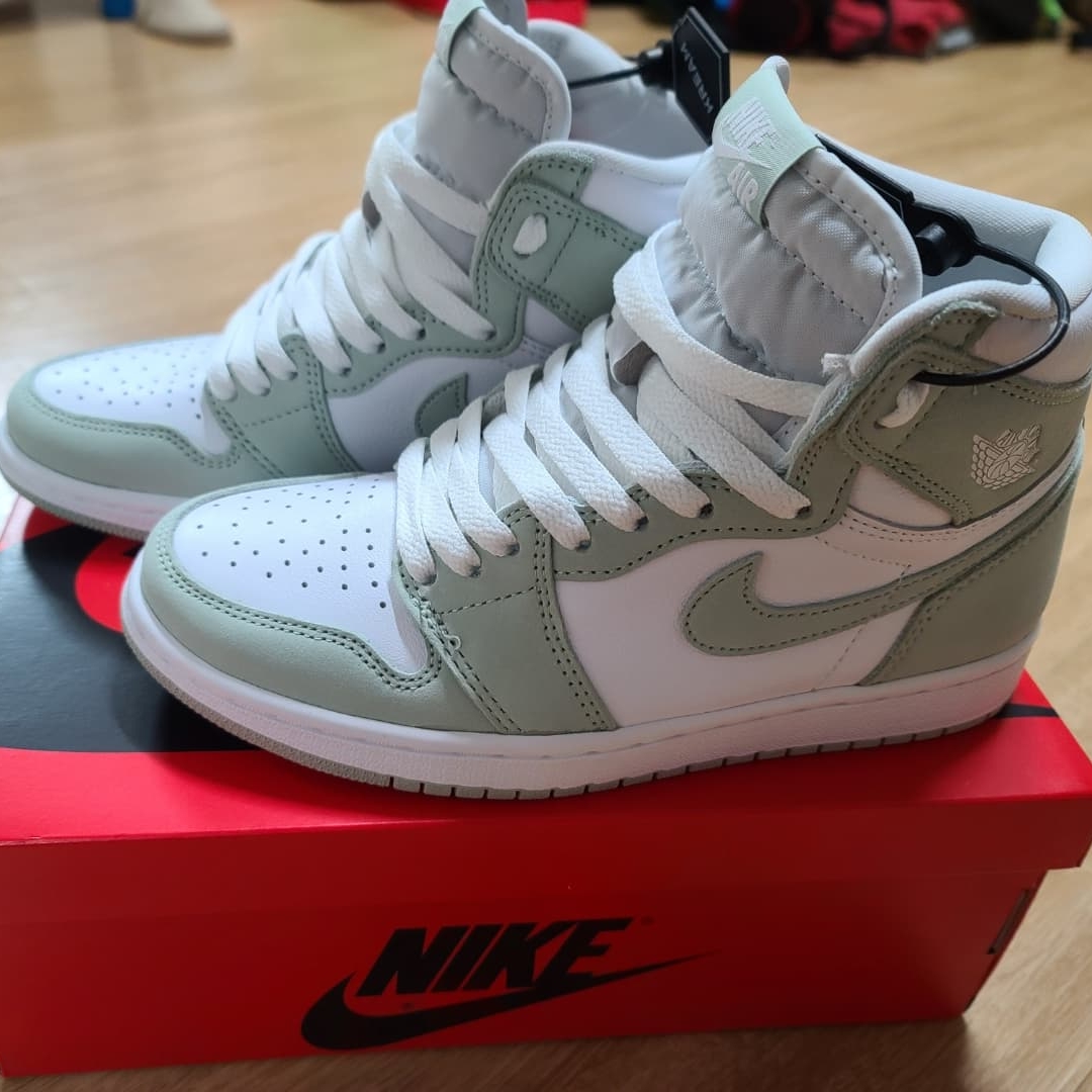 (W) Jordan 1 Retro High OG Seafoam 착용 스타일 - 2