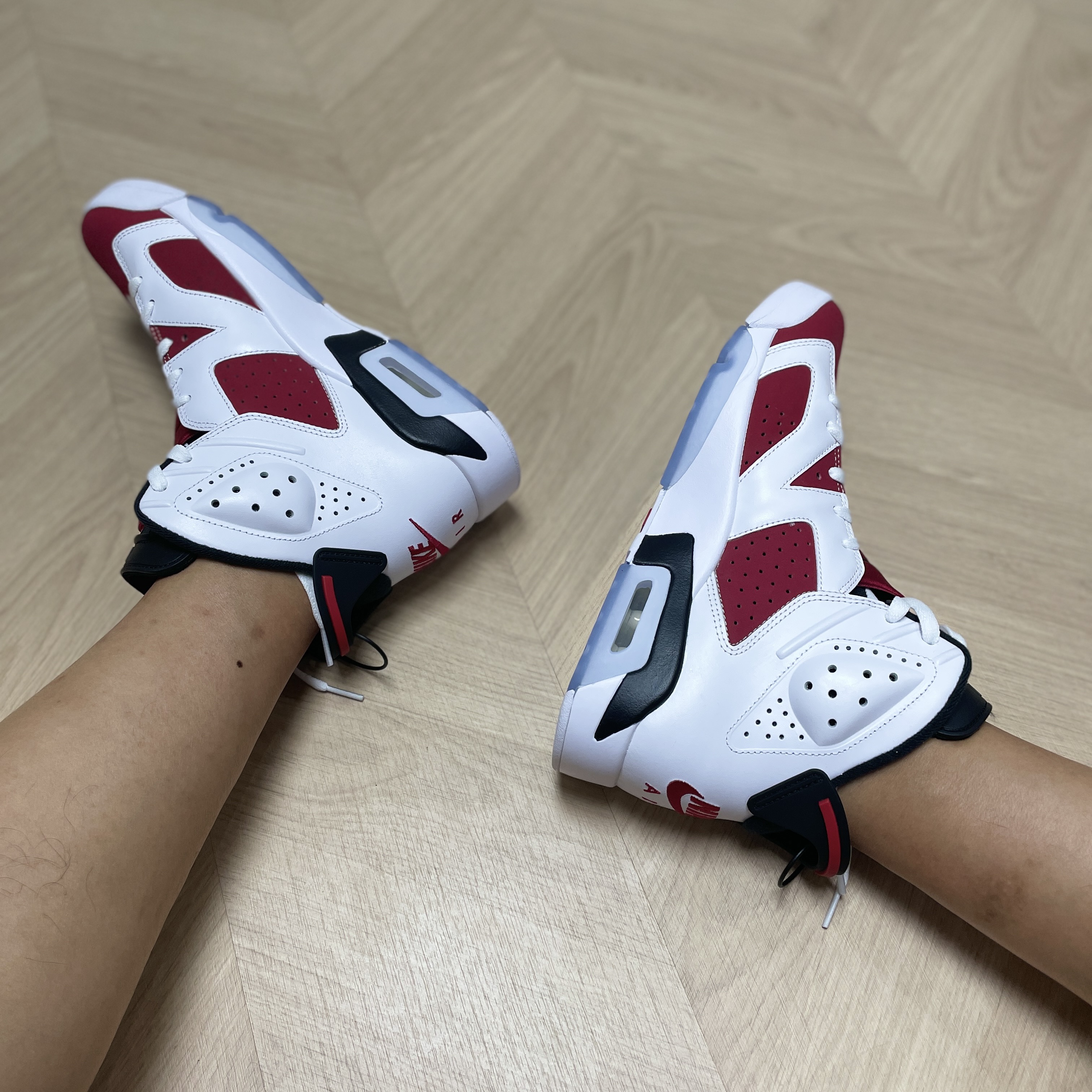 Jordan 6 Retro Carmine 2021 착용 스타일 - 1