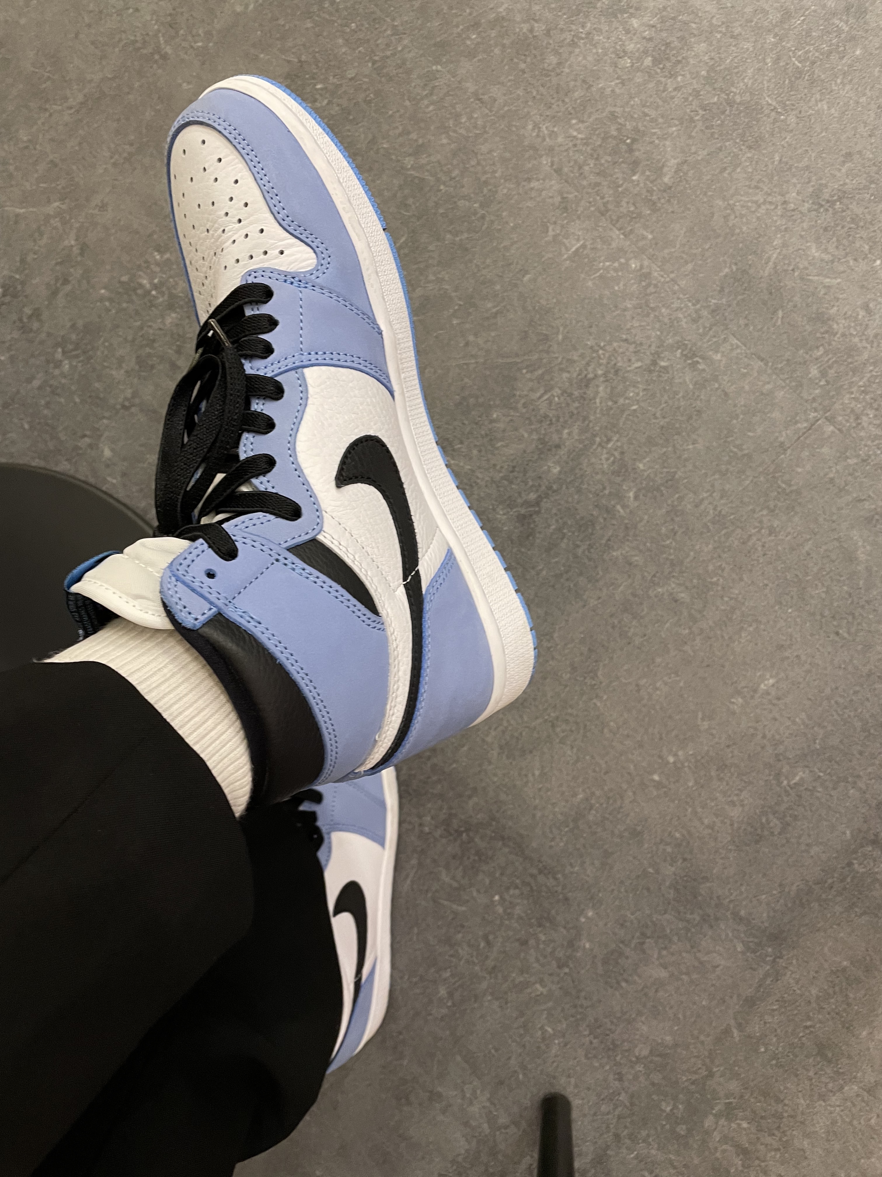 Jordan 1 Retro High OG University Blue 착용 스타일