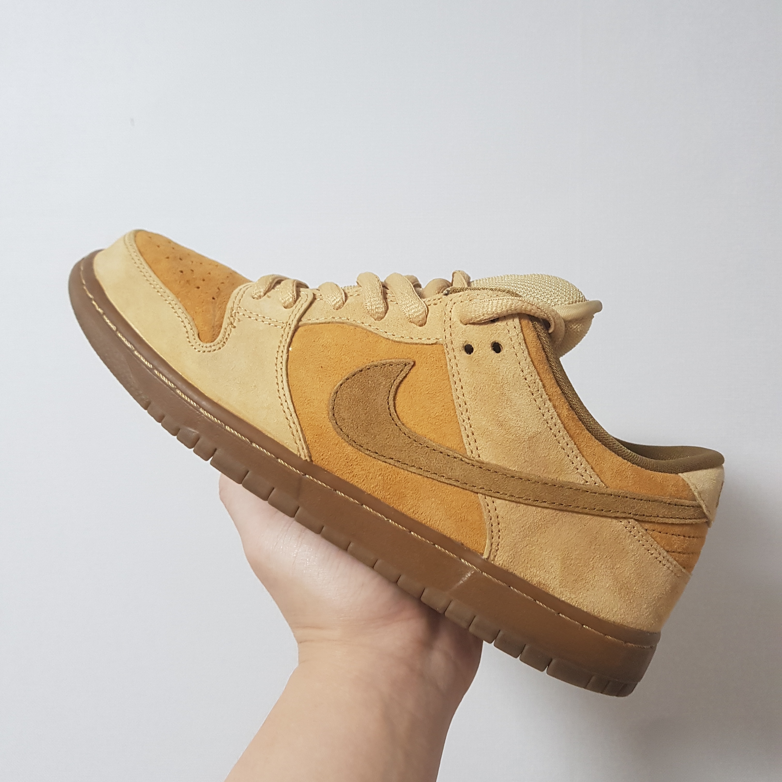 Nike SB Dunk Low Wheat 착용 스타일