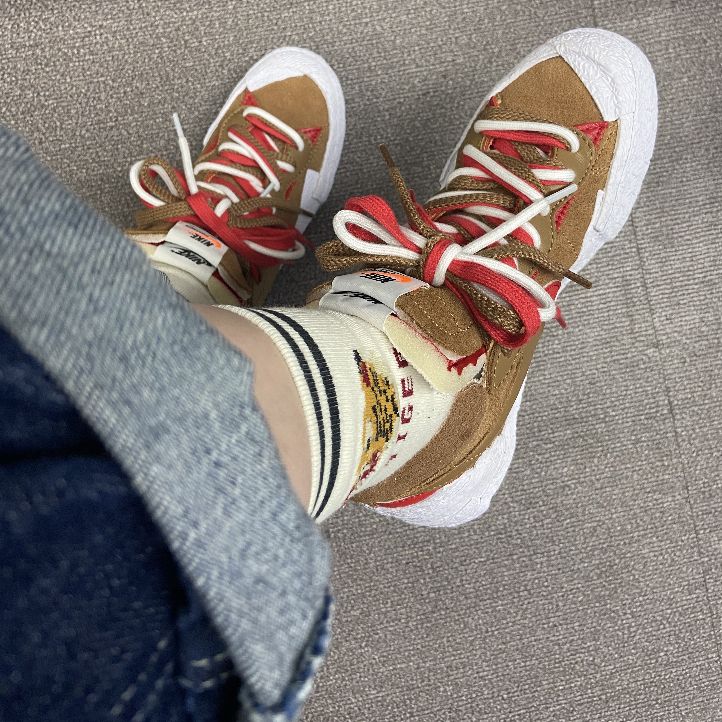 (W) Jordan 1 Retro High Satin Red, (W) Nike Dunk Low Black 착용 스타일 - 5