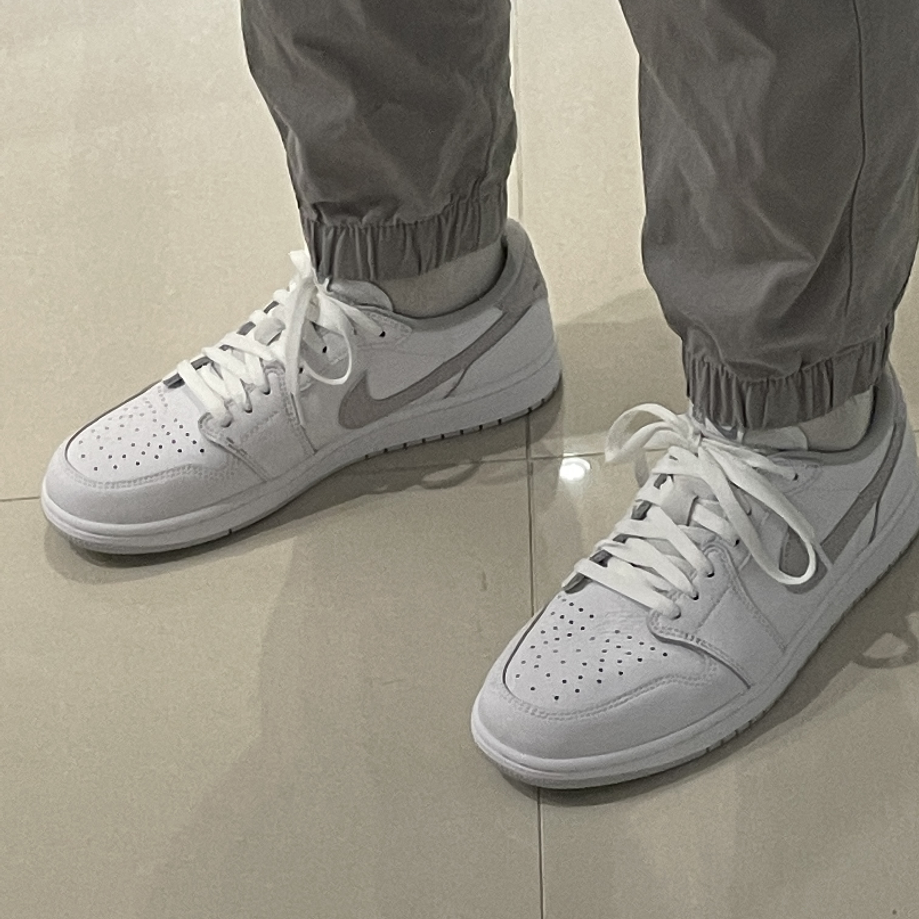 Jordan 1 Low OG Neutral Grey 착용 스타일 - 1