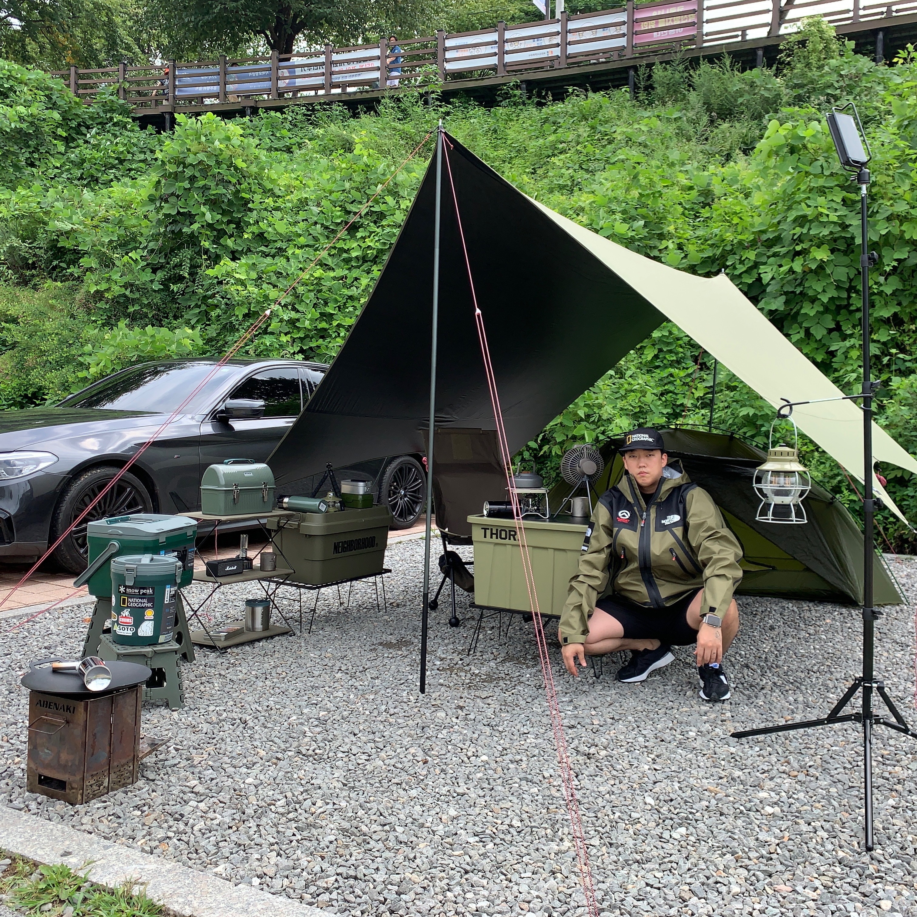 Supreme x The North Face Summit Series Outer Tape Seam Jacket Olive - 21SS, New Balance 327 Black 착용 스타일 - 1