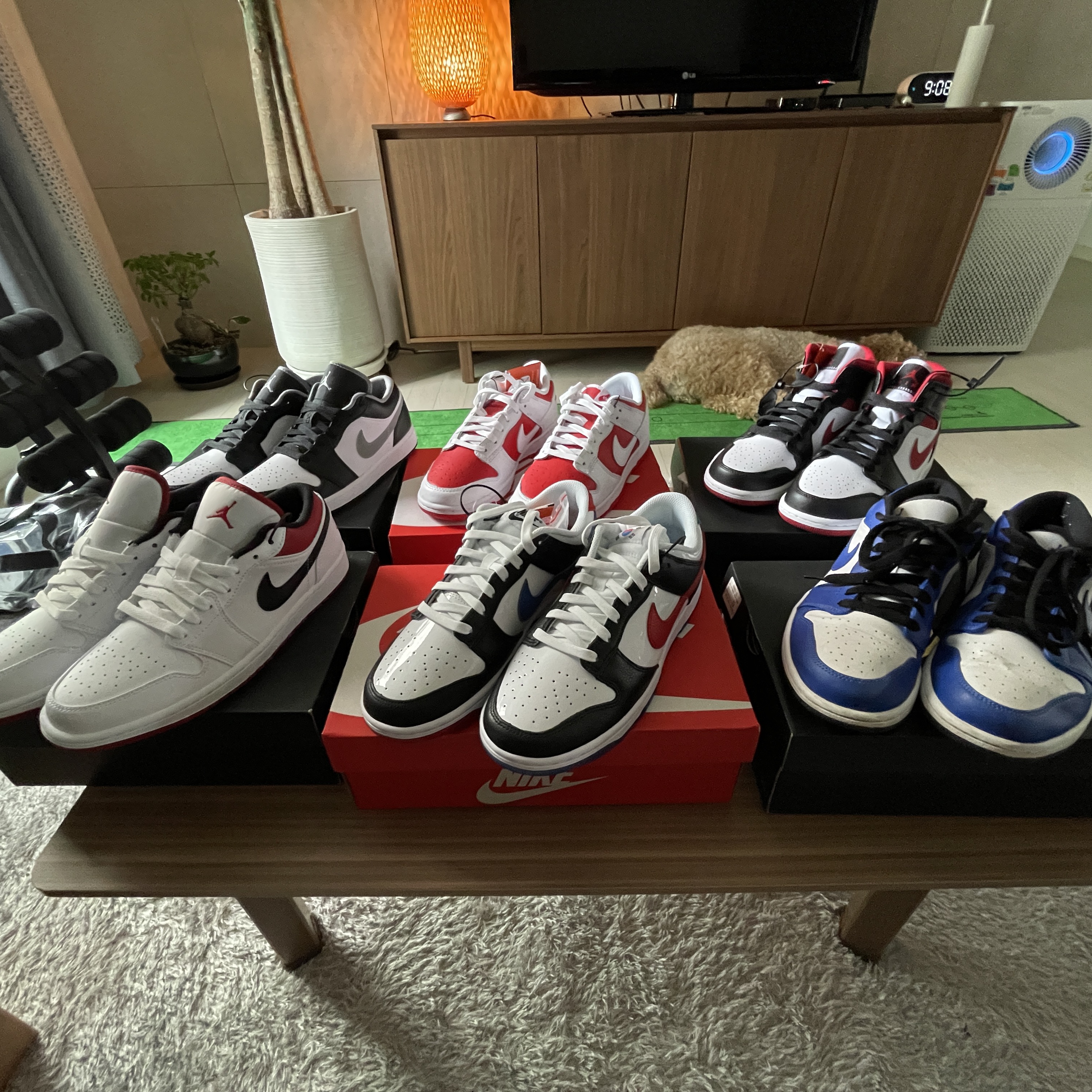 Nike Dunk Low SE Seoul, Jordan 1 Low Hyper Royal 착용 스타일