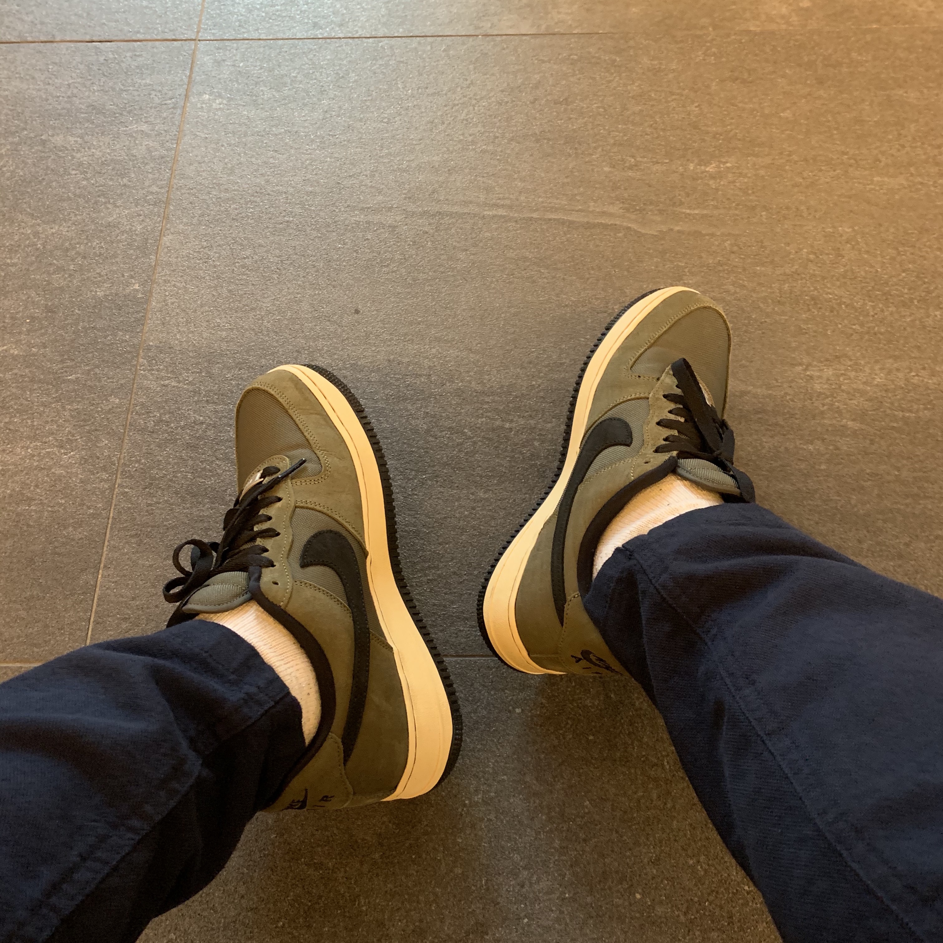 Nike x Undefeated Air Force 1 Low SP Ballistic 착용 스타일 - 1