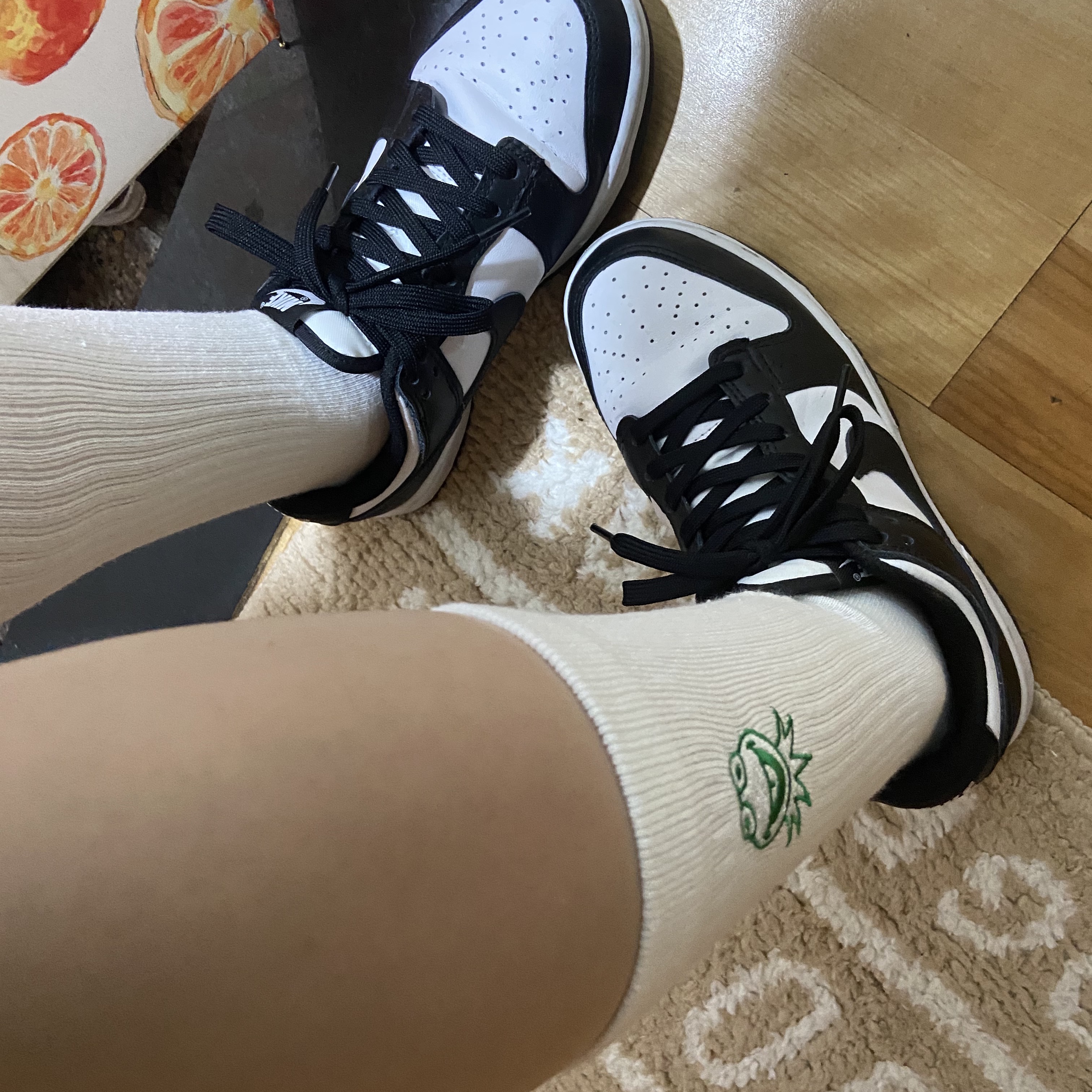 (W) Jordan 1 Retro High Satin Red, (W) Nike Dunk Low Black 착용 스타일 - 2