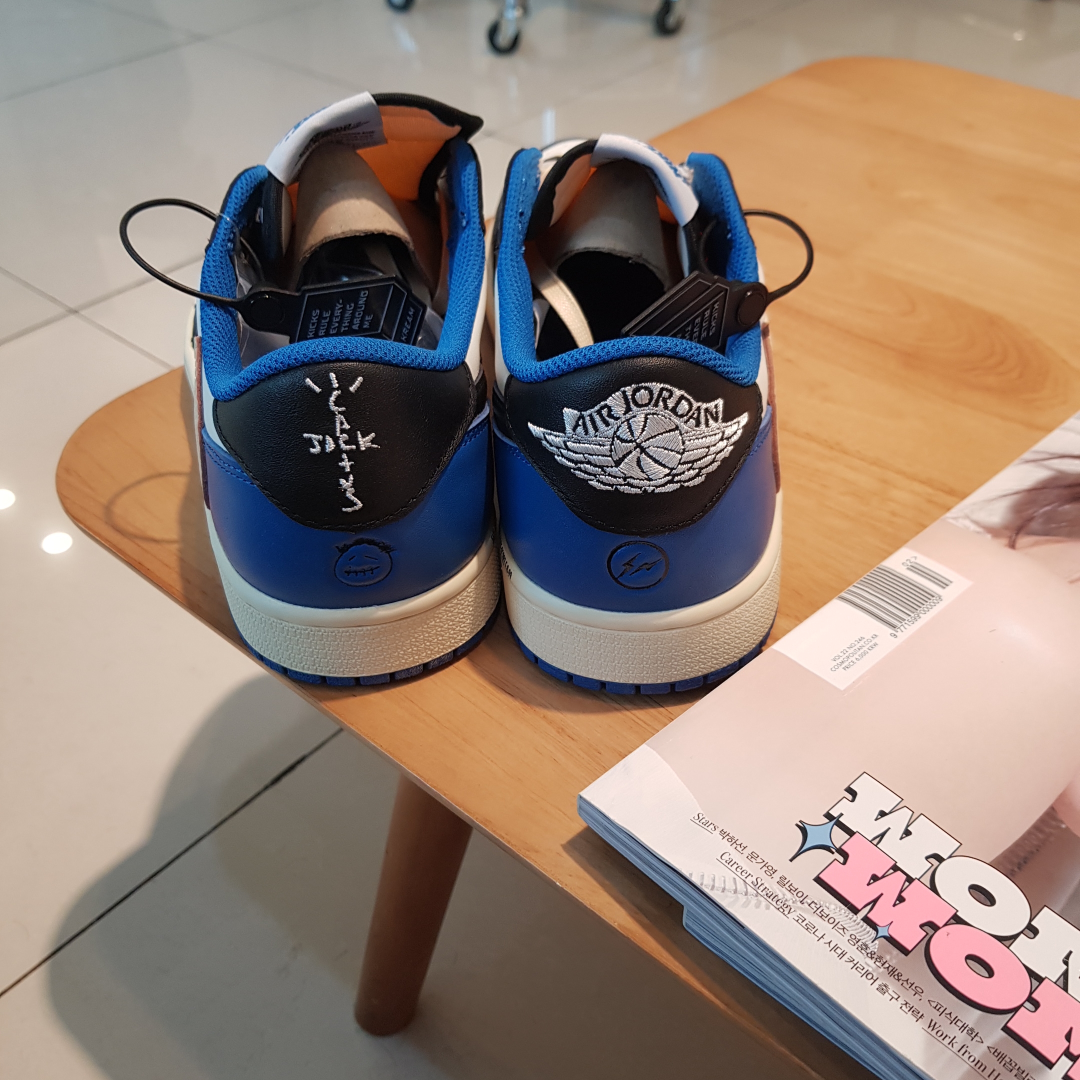 Jordan 1 x Travis Scott x Fragment Retro Low OG SP Military Blue 착용 스타일 - 4