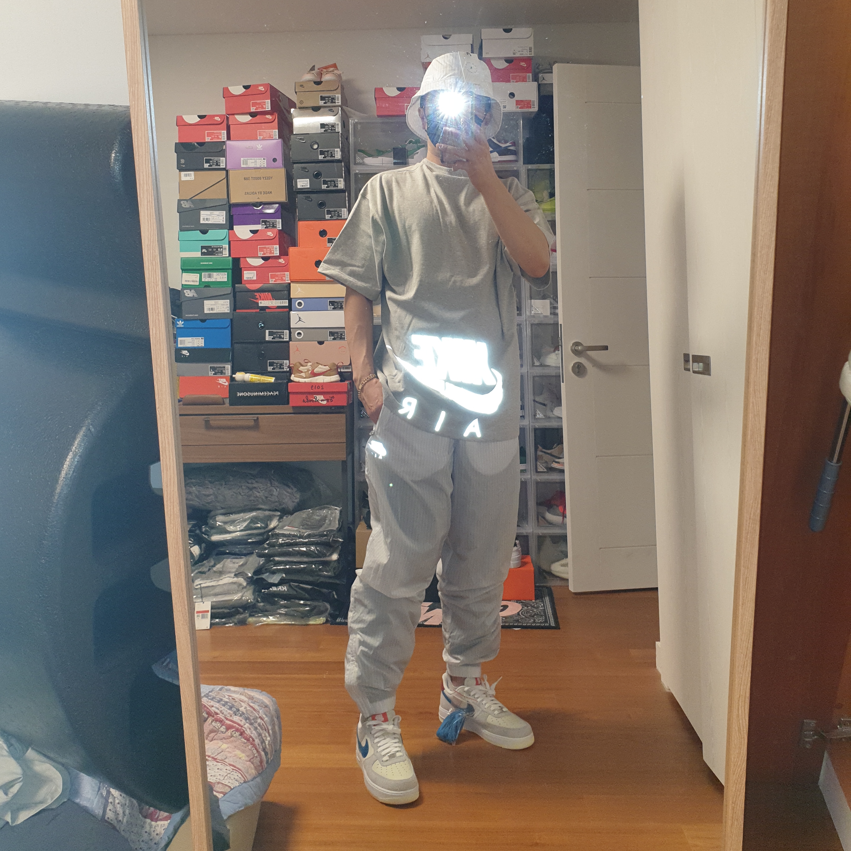 Nike x Kim Jones Printed Track Pants White - US/EU, Nike x Kim Jones Oversized T-Shirt Grey Heather - US/EU 착용 스타일 - 4