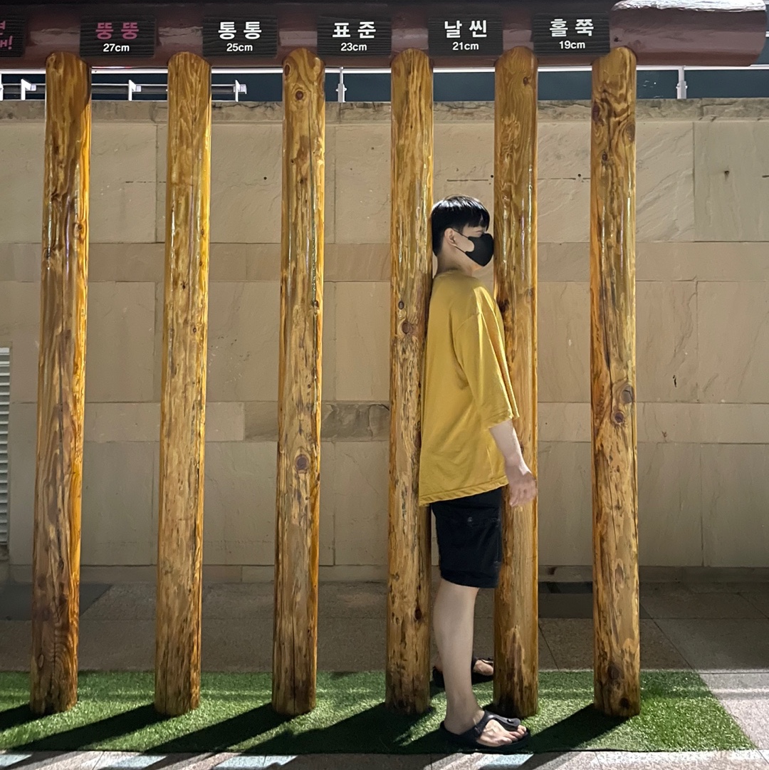Nike x Sacai VaporWaffle Sesame and Blue Void, Stone Island L07WA T.CO+OLD Bermuda Shorts Black - 21SS 착용 스타일 - 3