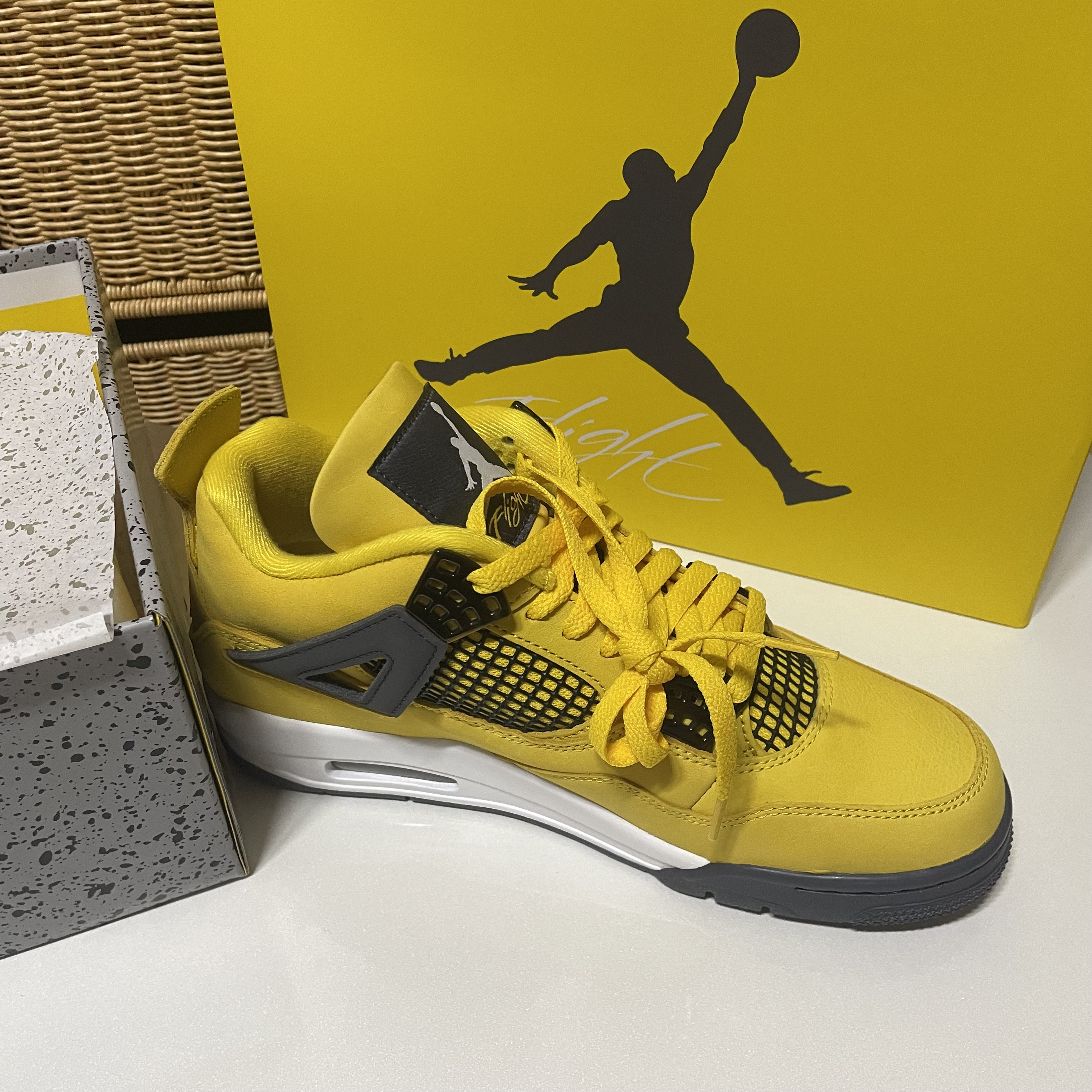Jordan 4 Retro Tour Yellow 착용 스타일